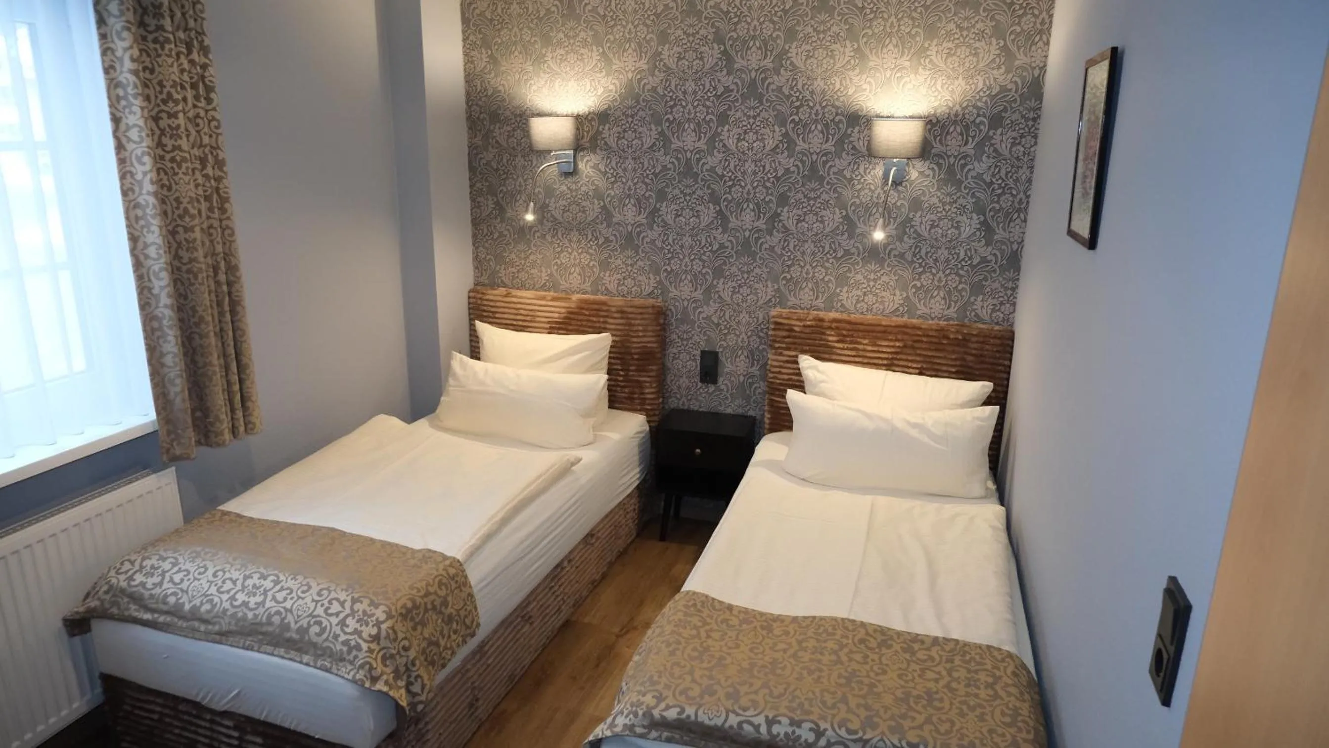 Bedroom, Bed in Parkhotel Flora