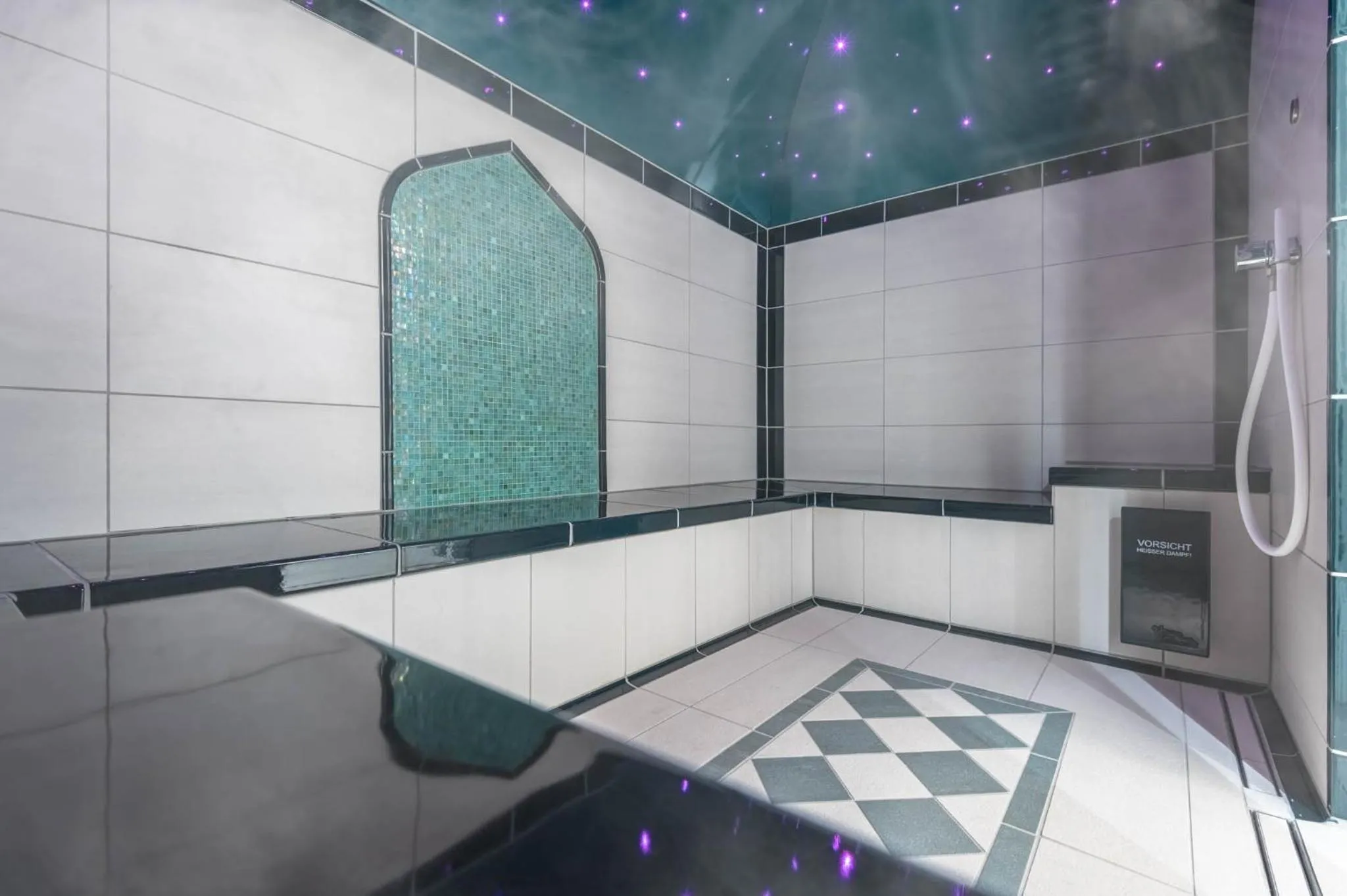 Steam room in Parkhotel Flora