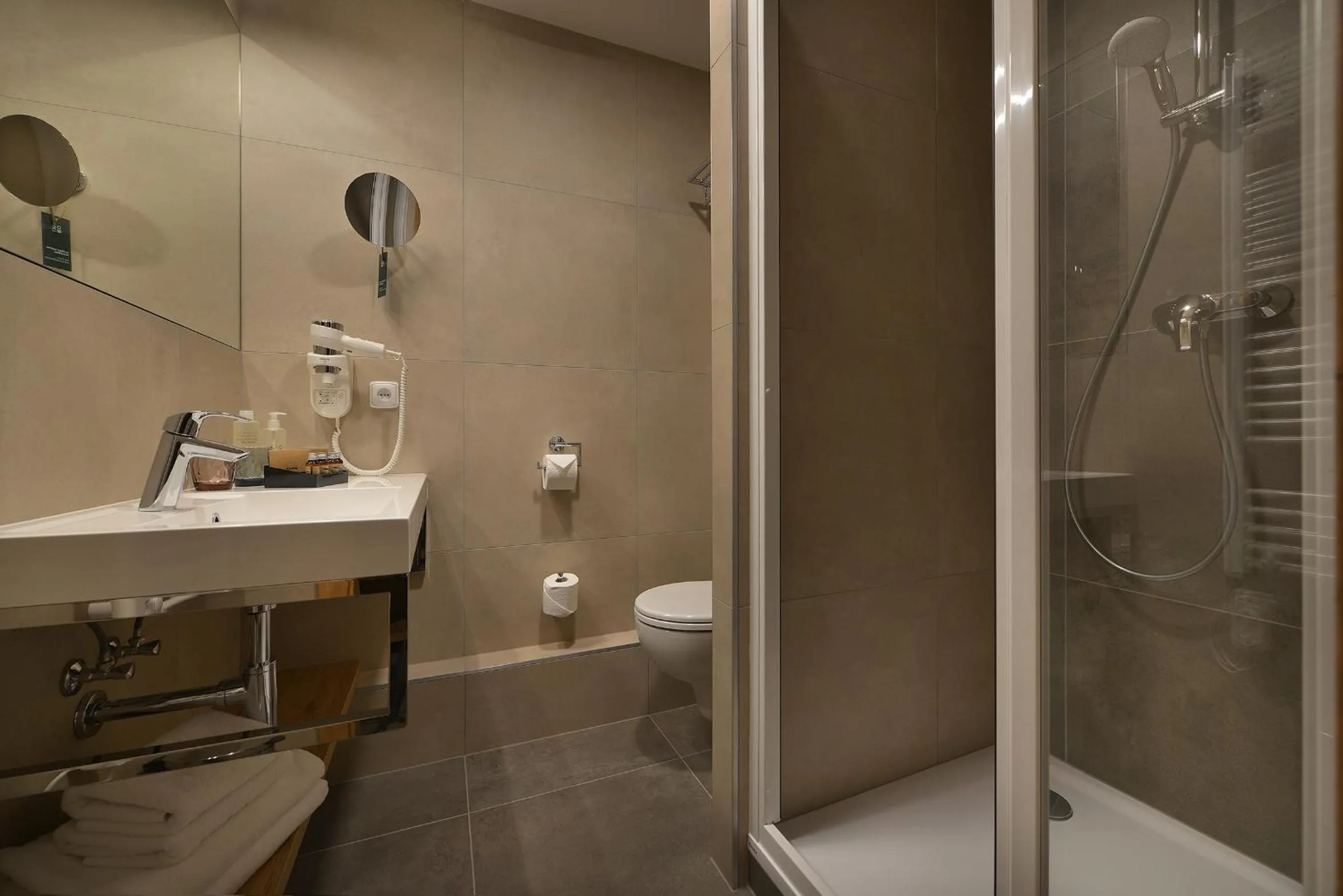 Shower in Hotel Element