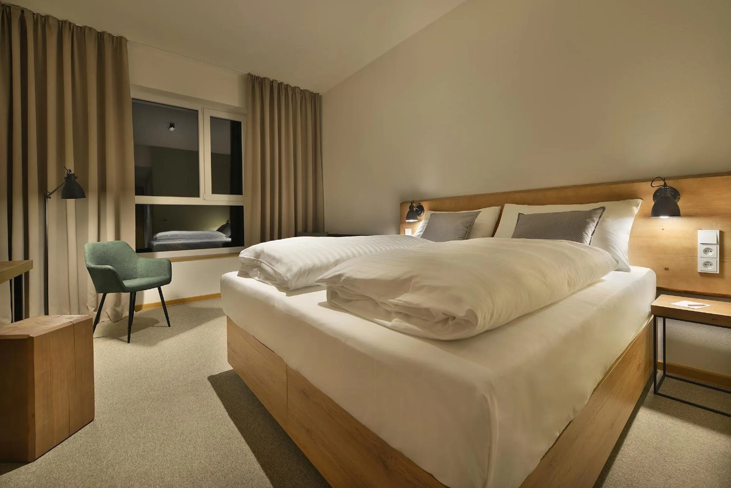 Photo of the whole room, Bed in Hotel Element