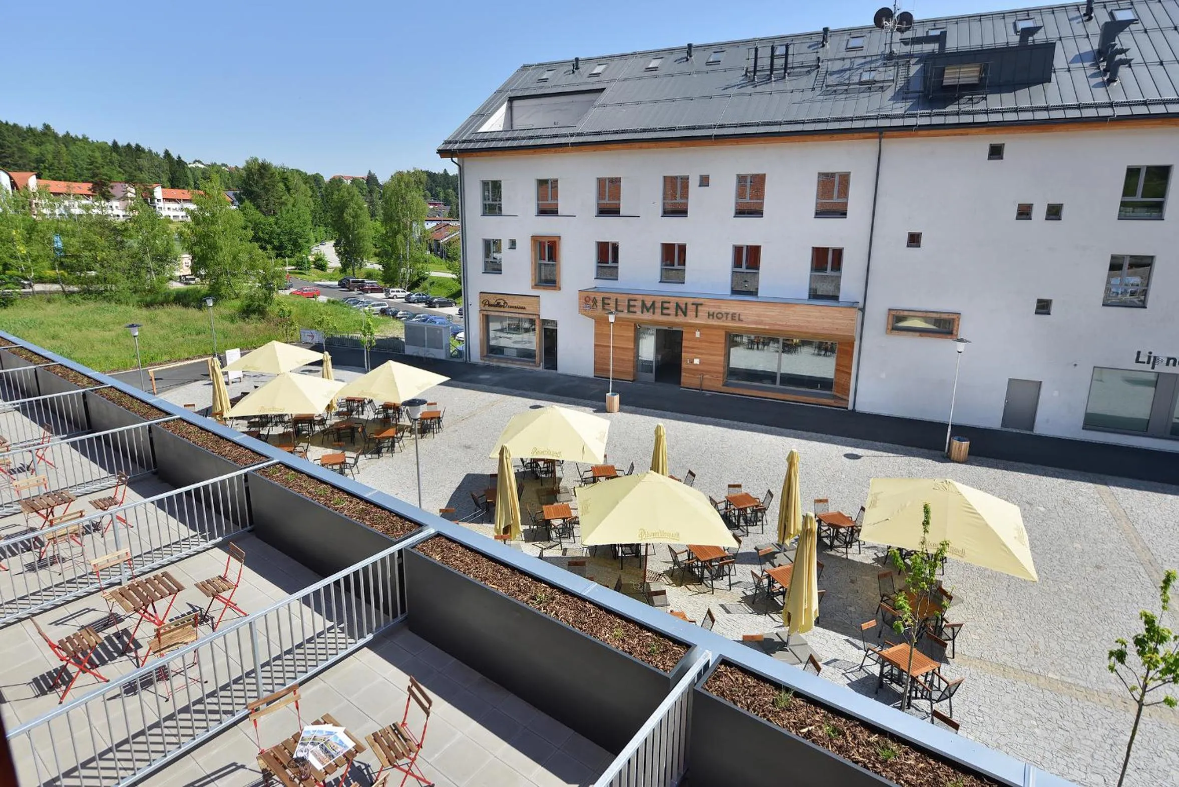 Restaurant/places to eat in Hotel Element