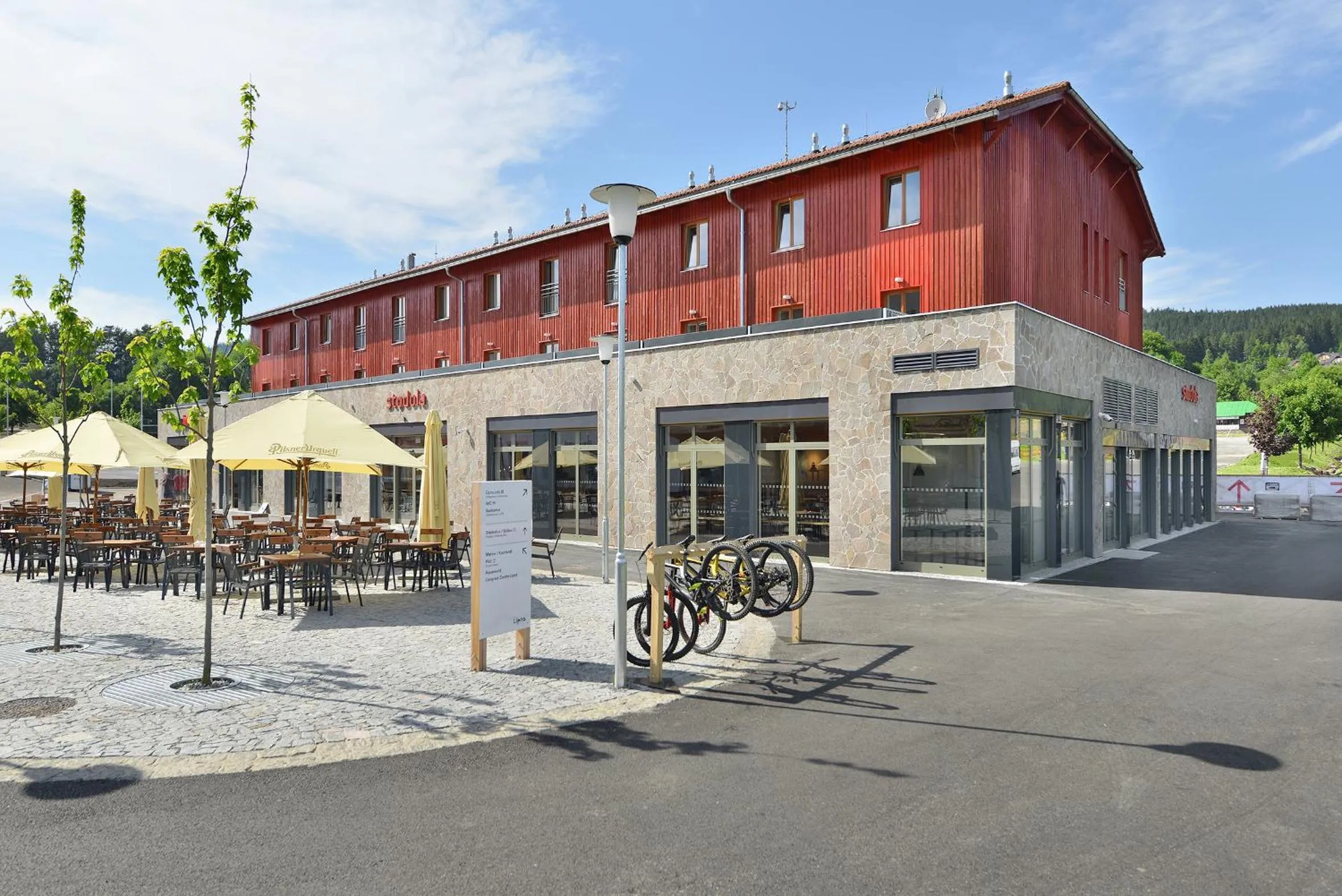 Restaurant/places to eat in Hotel Element