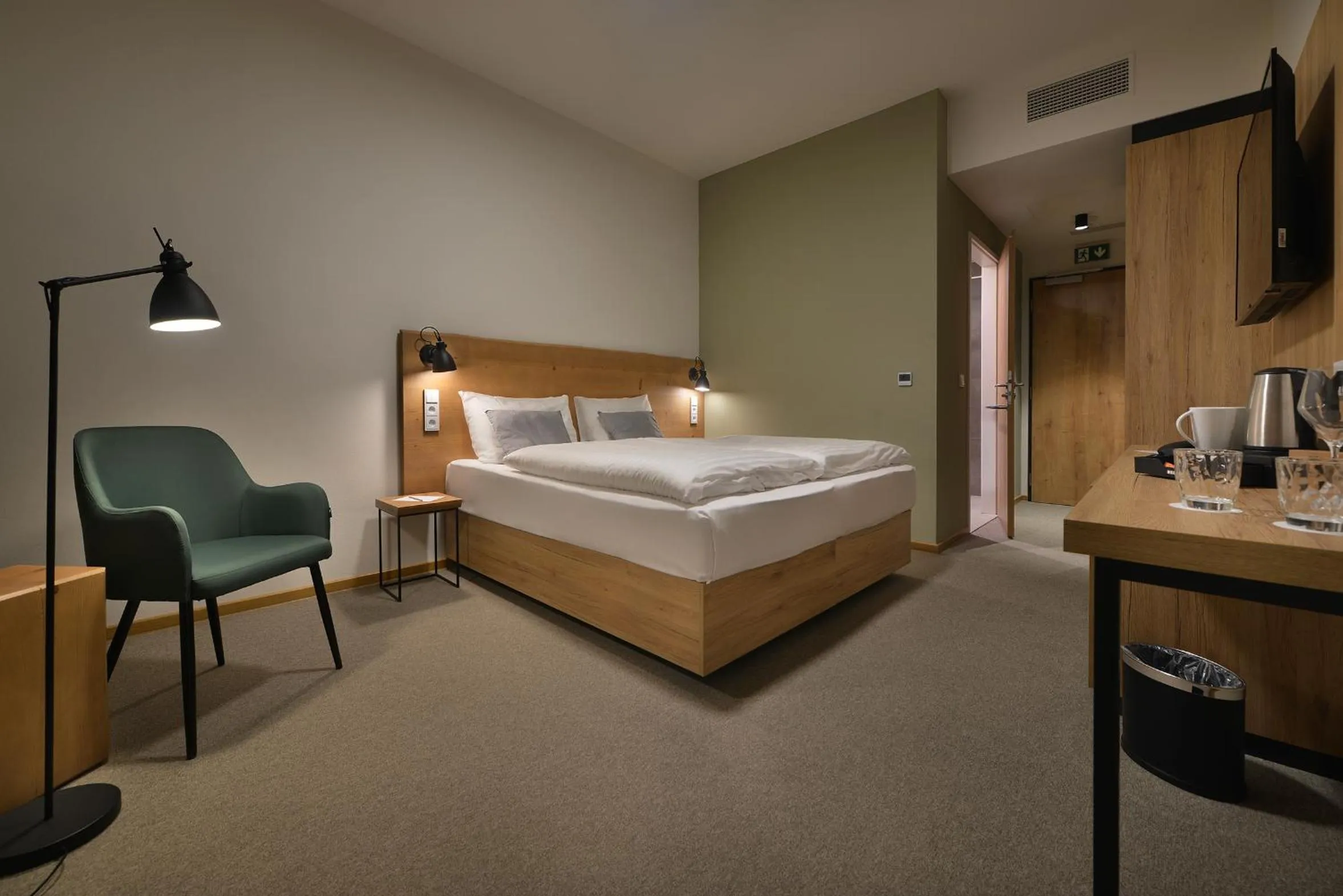 Photo of the whole room, Bed in Hotel Element