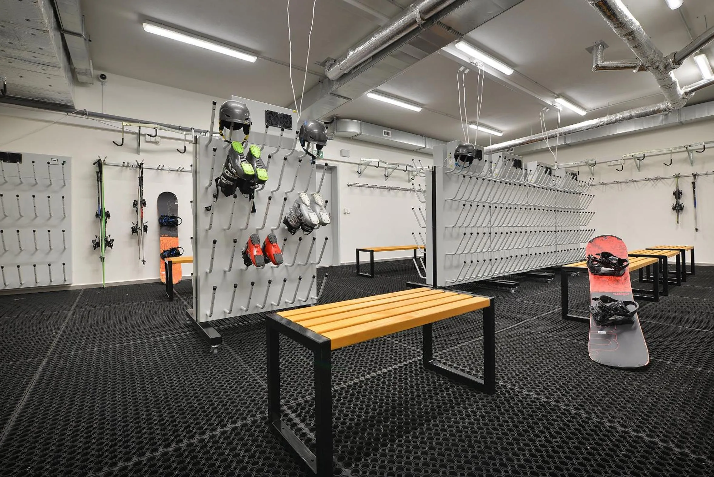 Skiing in Hotel Element