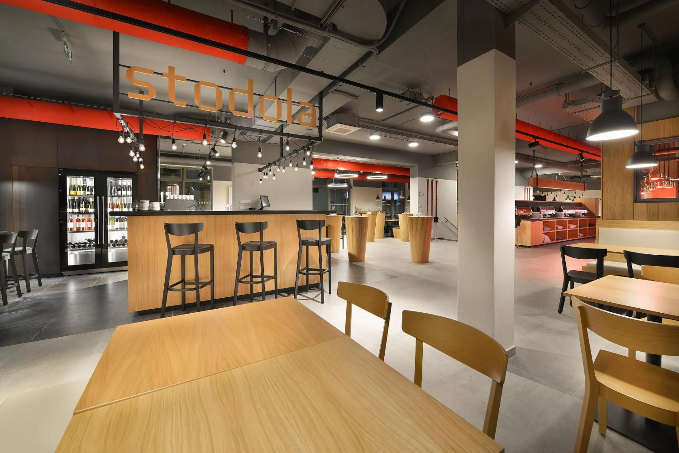 Restaurant/places to eat in Hotel Element