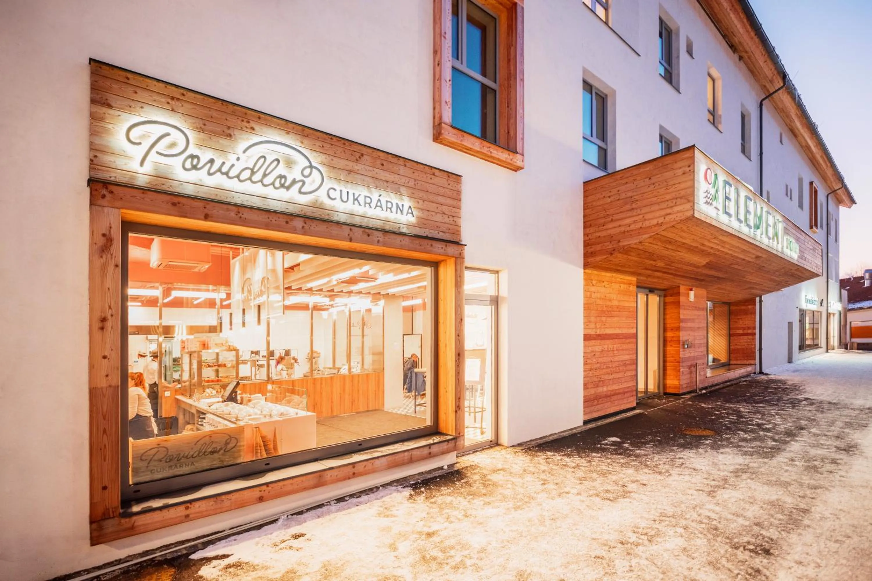 Restaurant/places to eat in Hotel Element