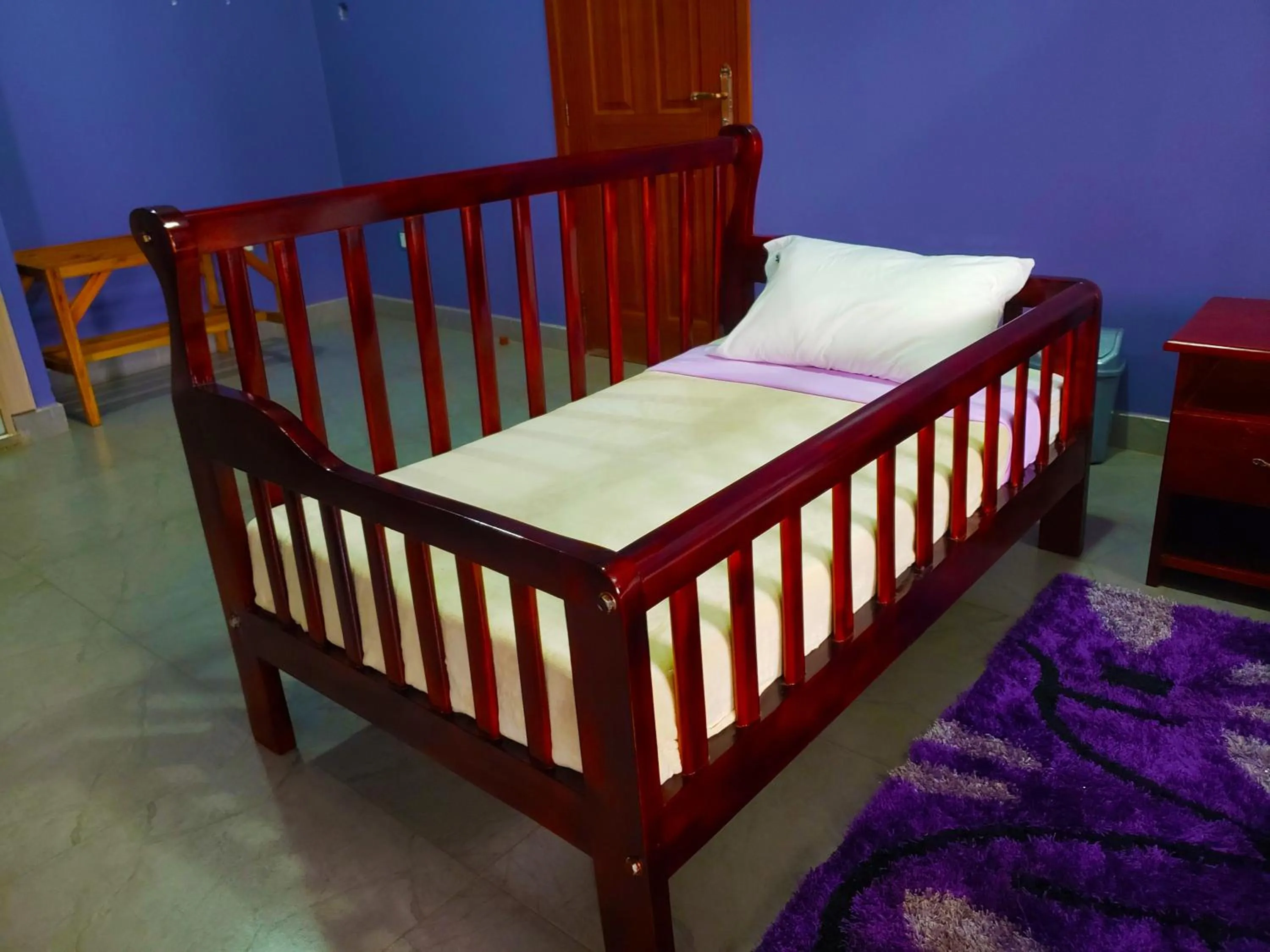 cot, Bed in Hendo Hotel