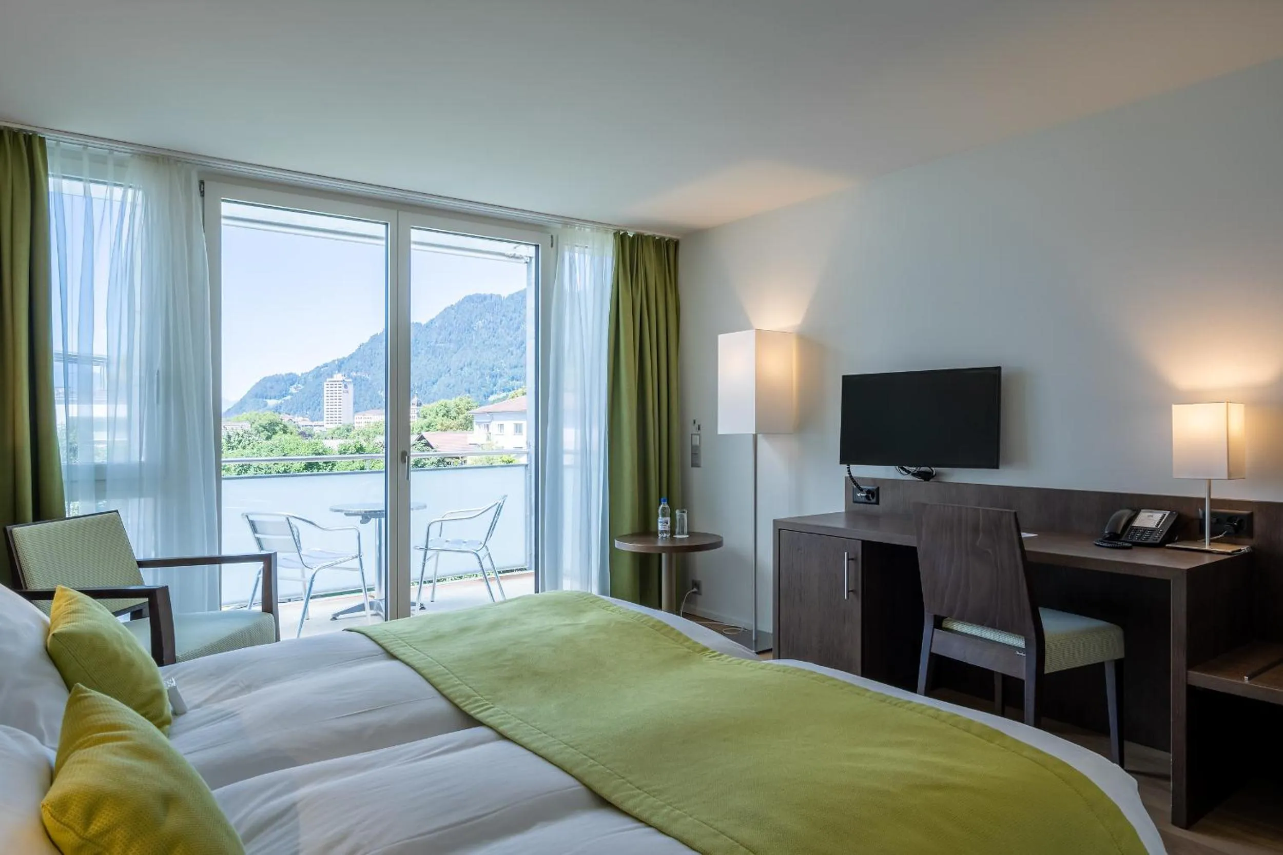 Balcony/Terrace, Bed in Hotel Artos Interlaken