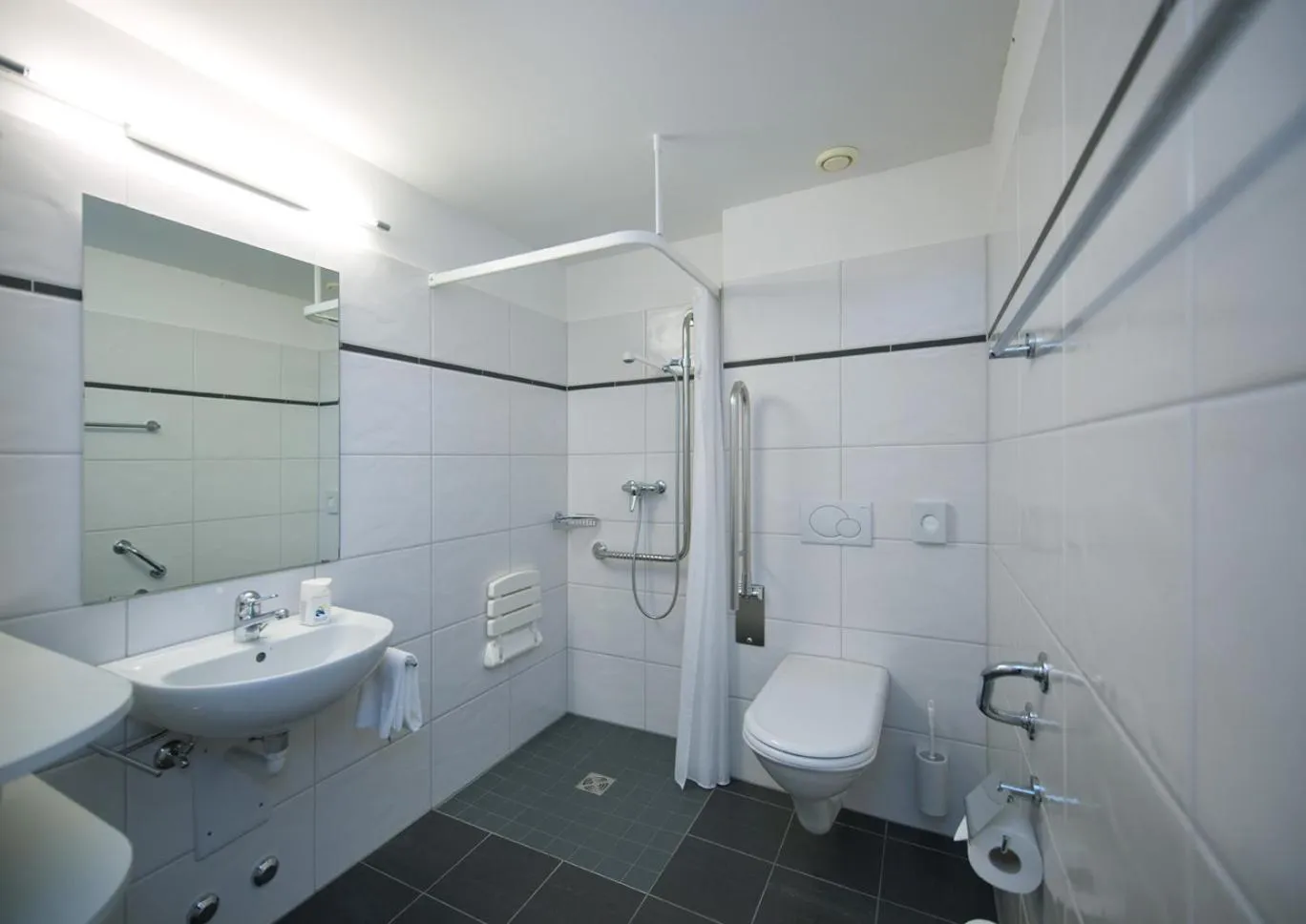 Shower in Hotel Artos Interlaken