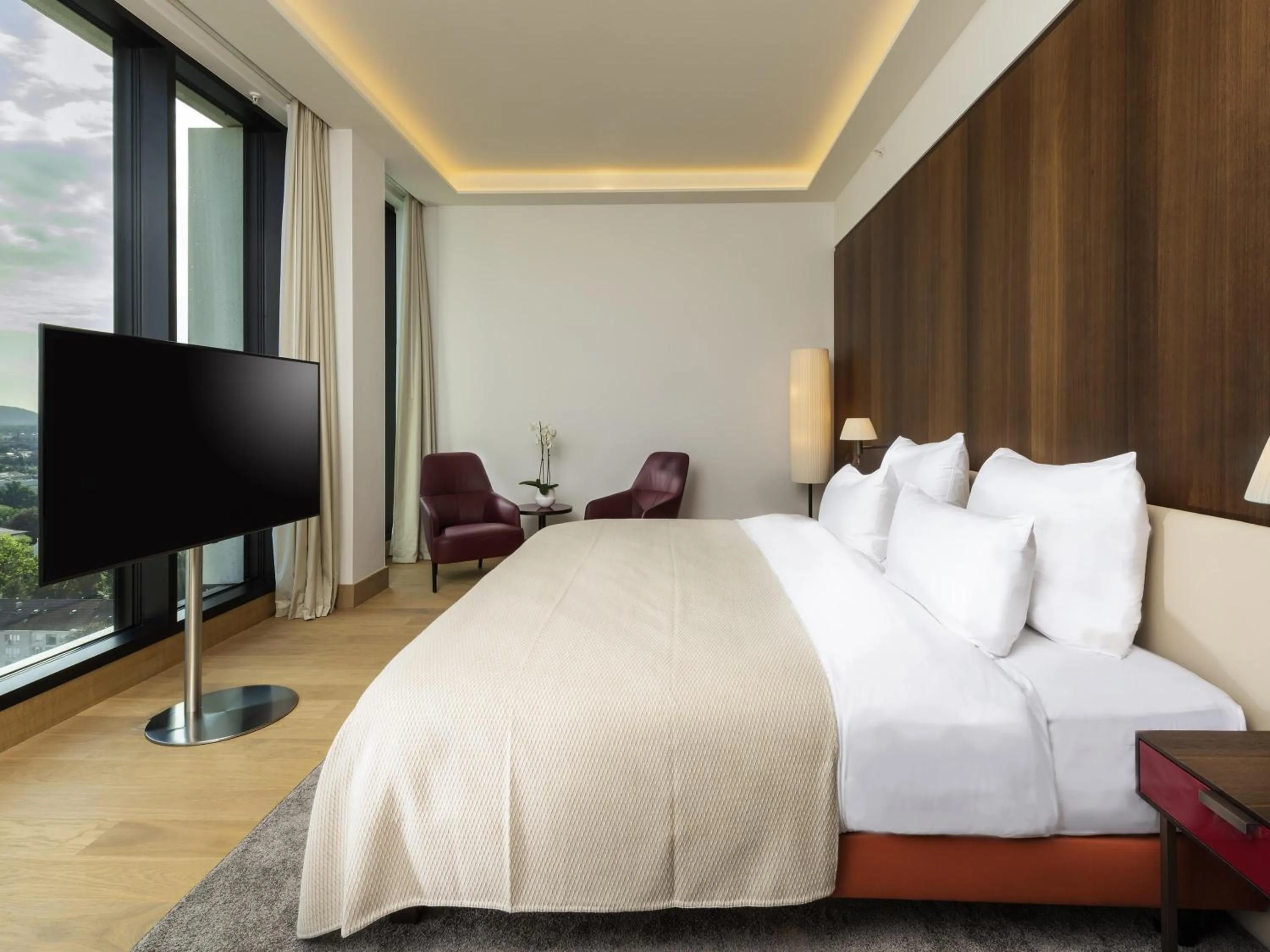 Bedroom, Bed in Mövenpick Hotel Basel