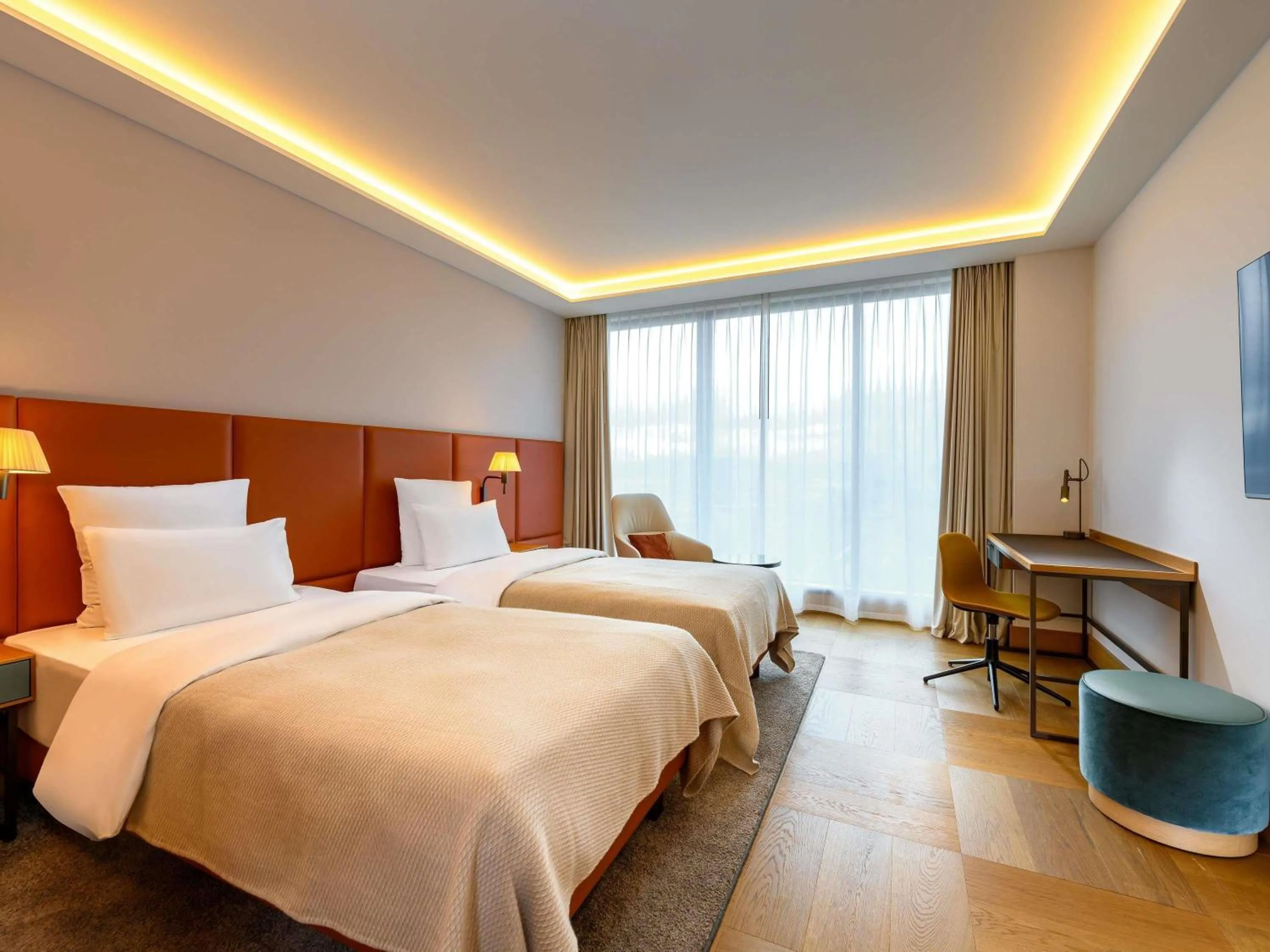 Bedroom, Bed in Mövenpick Hotel Basel