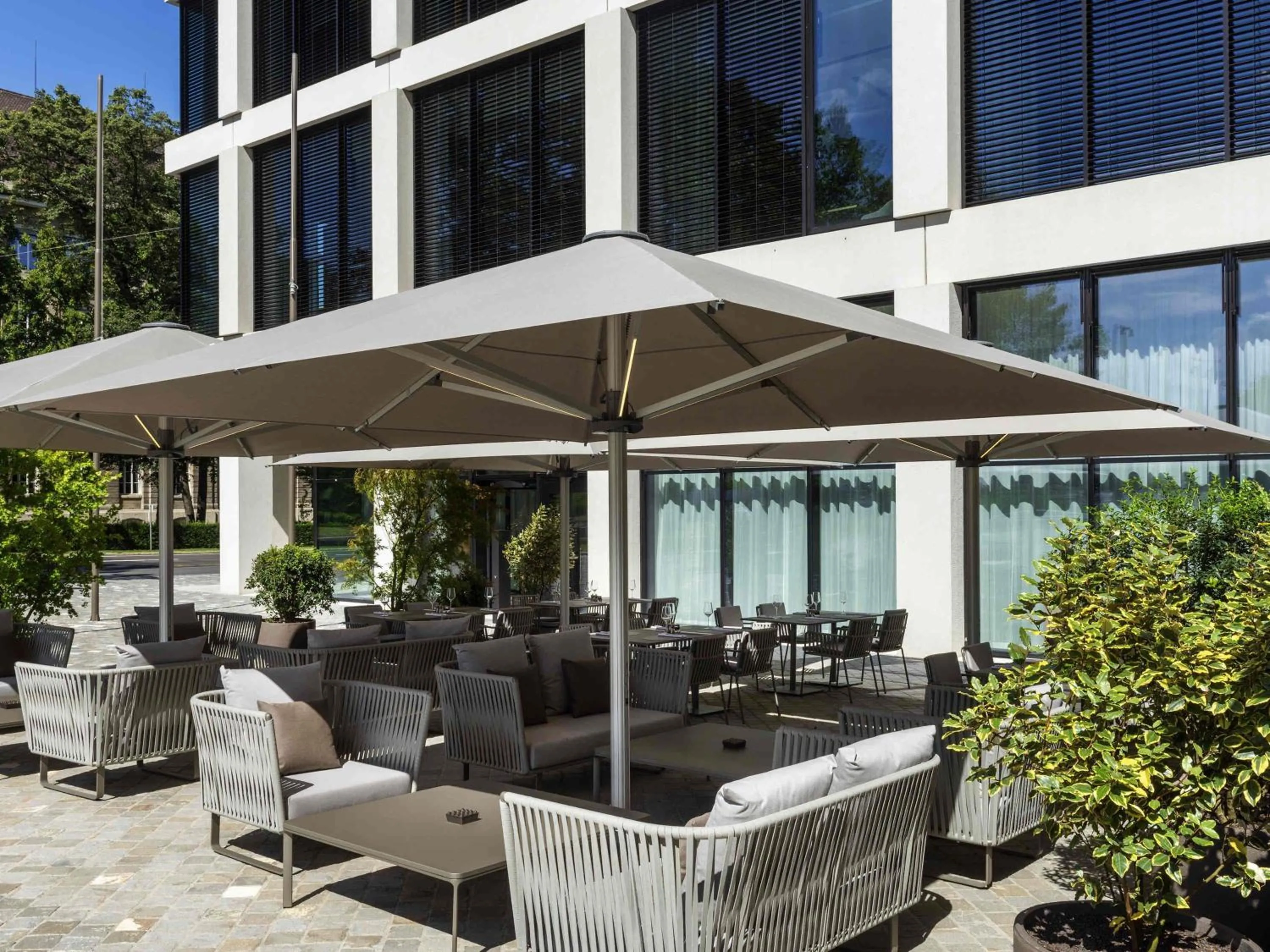 Lounge or bar in Mövenpick Hotel Basel