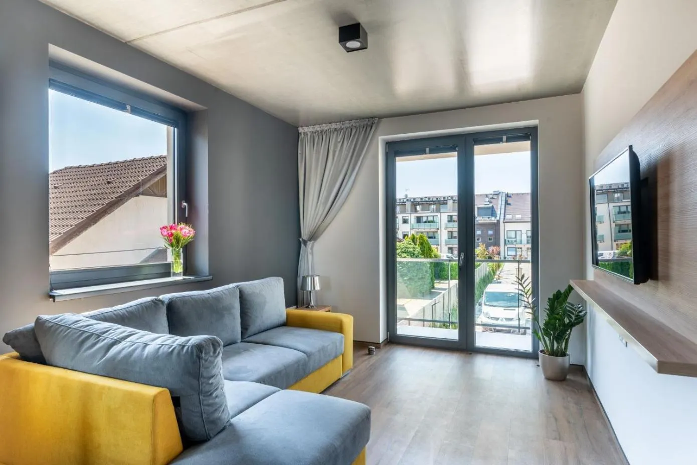 Apartment with Terrace in R31 Residence