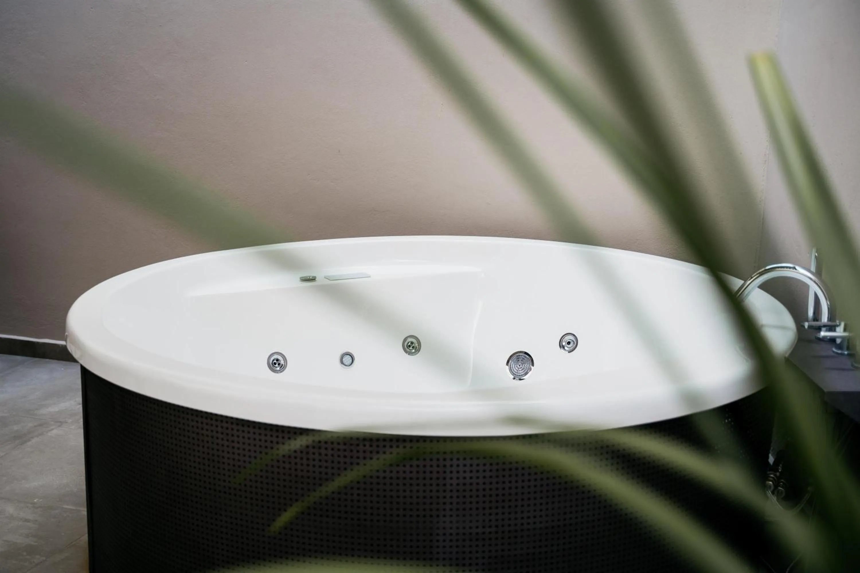 Hot Tub in Espero Royal Stay