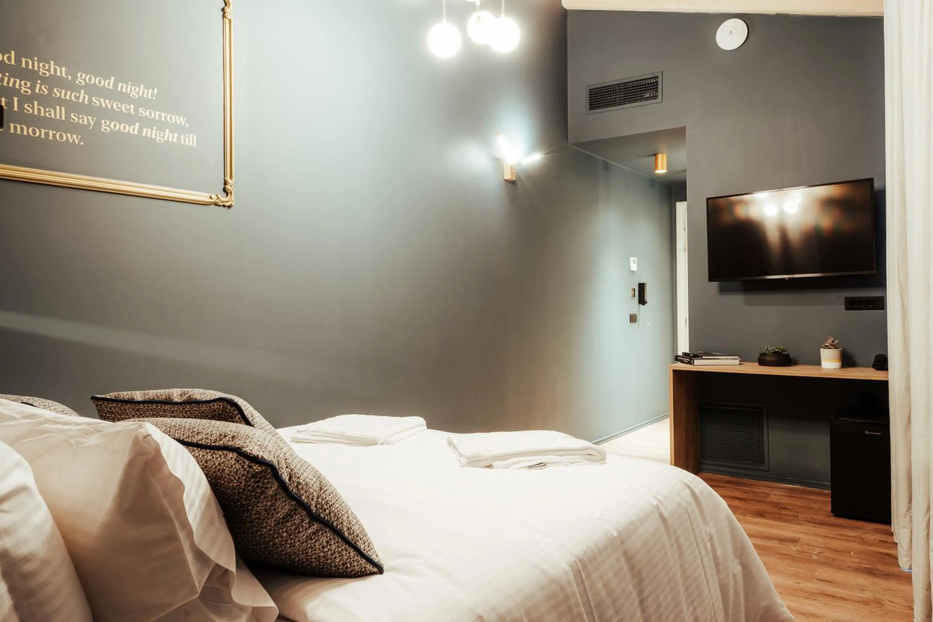 Bed in Espero Royal Stay