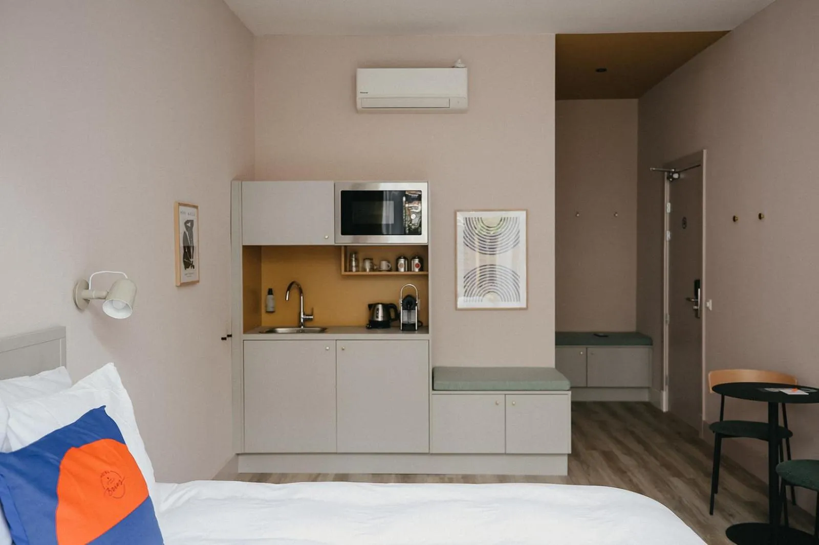 Coffee/tea facilities, Bed in Hotel Bries Den Haag - Scheveningen