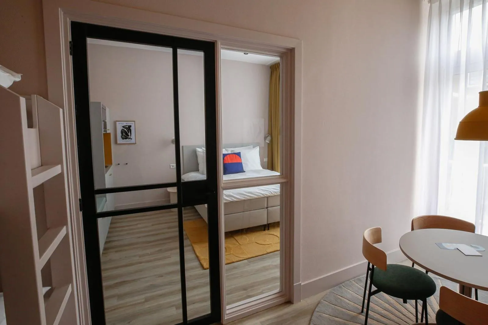 Dining area, Bed in Hotel Bries Den Haag - Scheveningen
