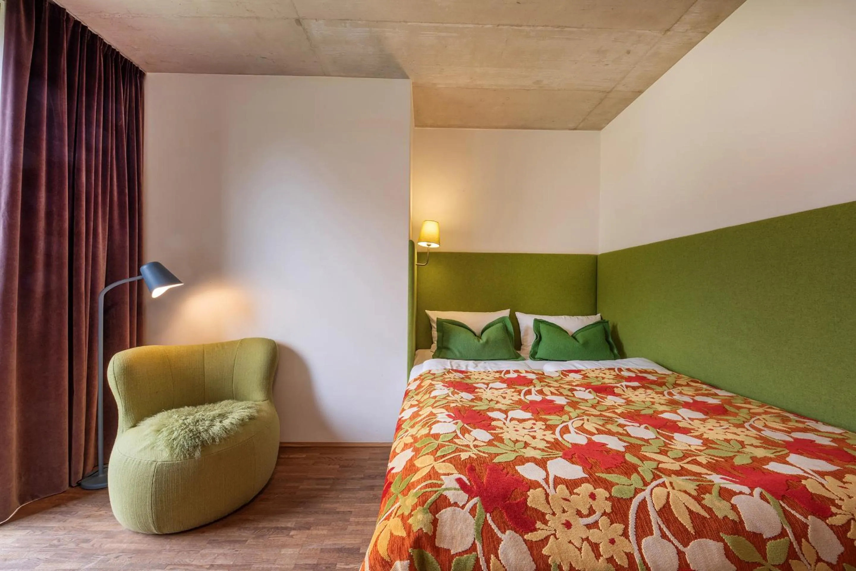 Living room, Bed in pradl elf my- apartment