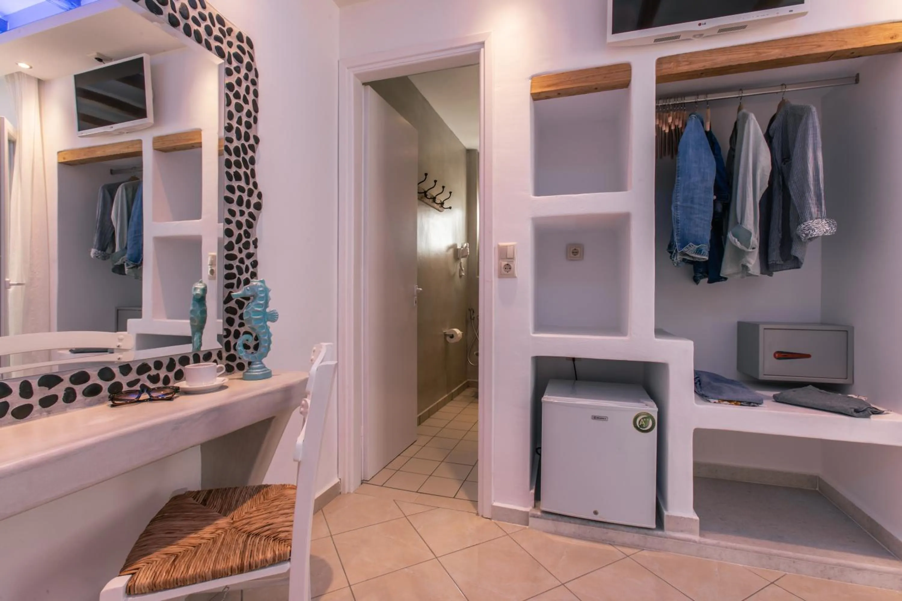 wardrobe in Mikri Vigla Hotel Beach Resort