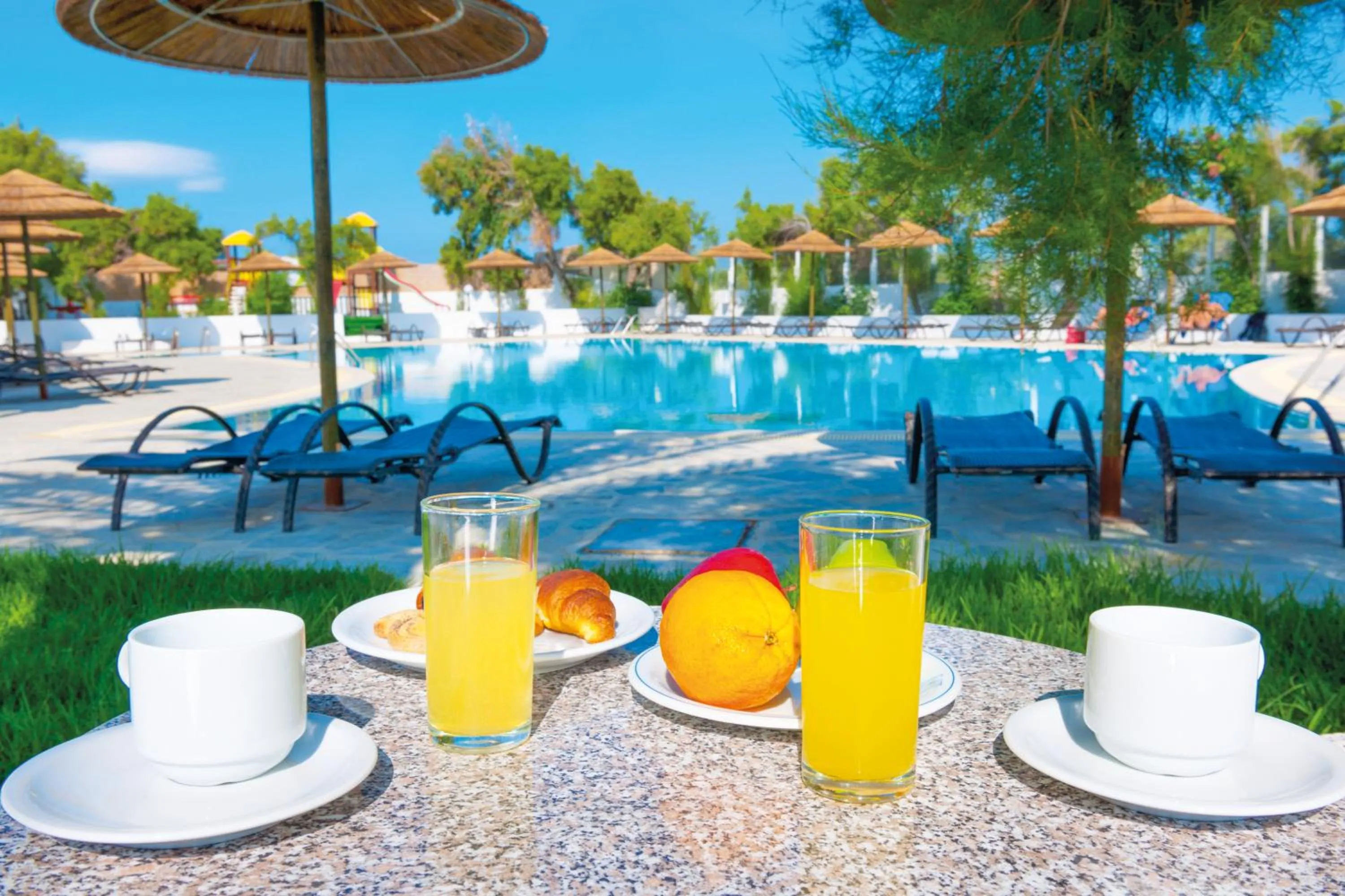 Swimming pool in Mikri Vigla Hotel Beach Resort