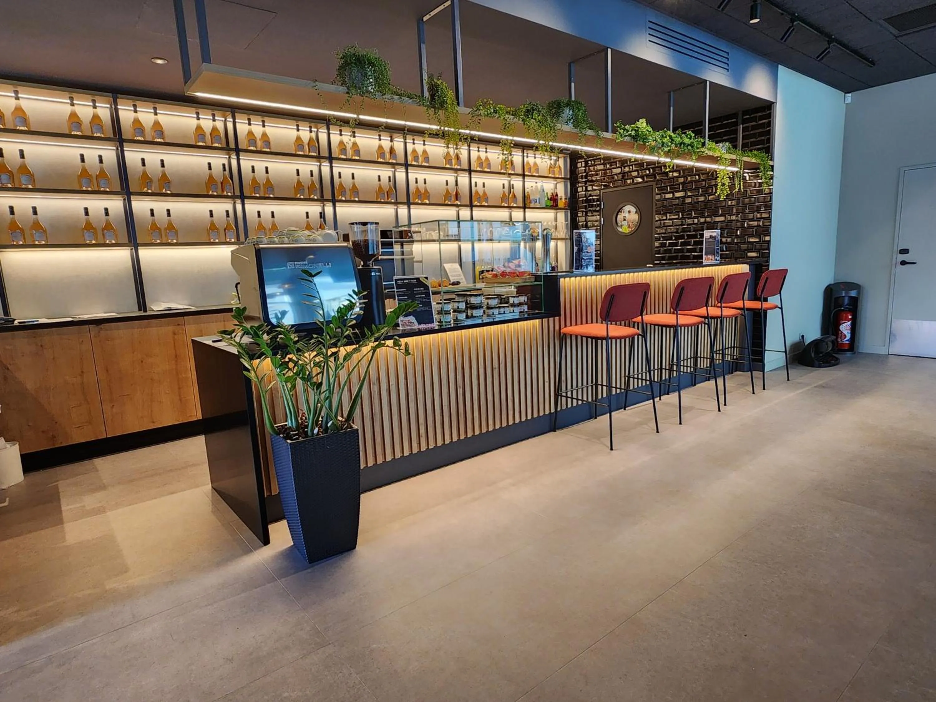 Communal lounge/ TV room in Campanile La Roche Sur Yon Centre Gare