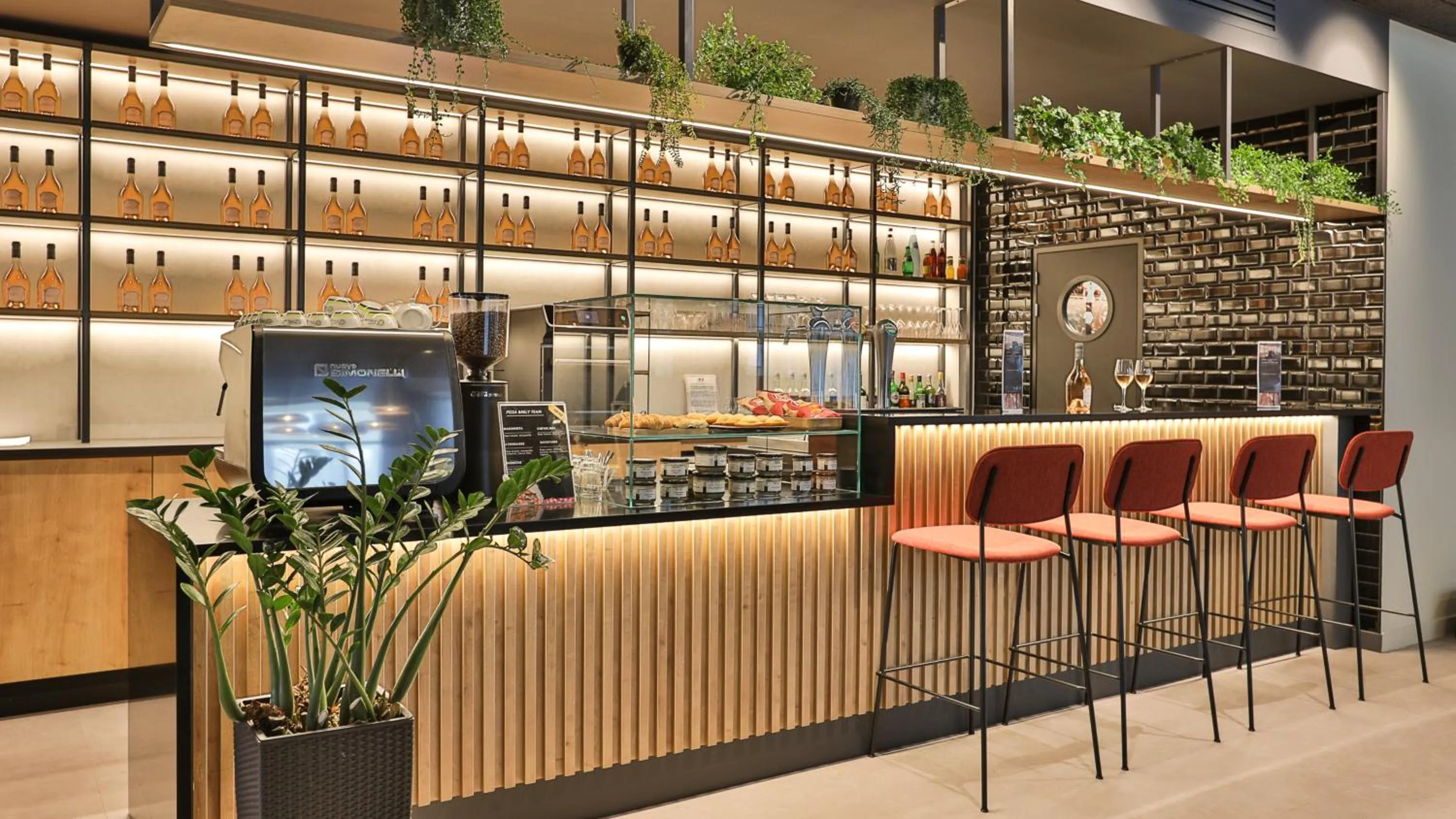 Lounge or bar in Campanile La Roche Sur Yon Centre Gare