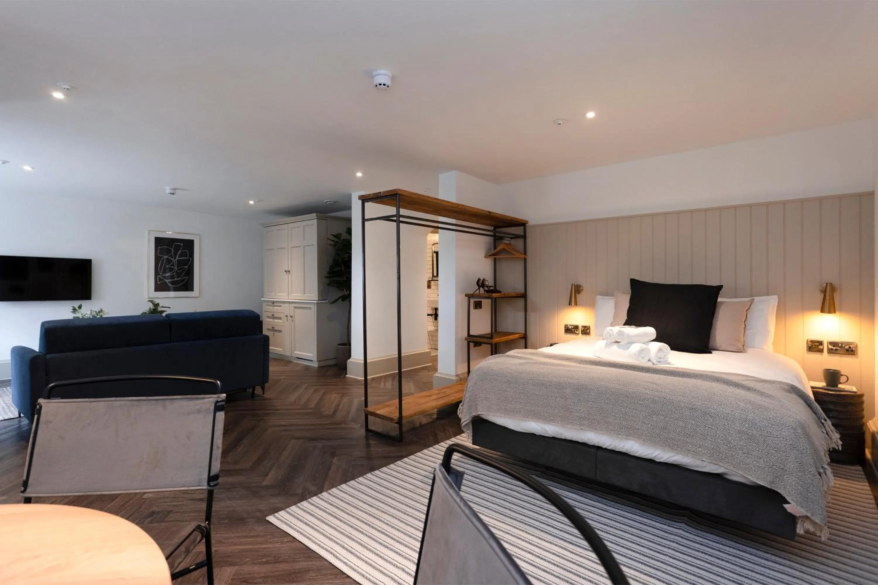 Photo of the whole room, Bed in 29 Queen Street Aparthotel