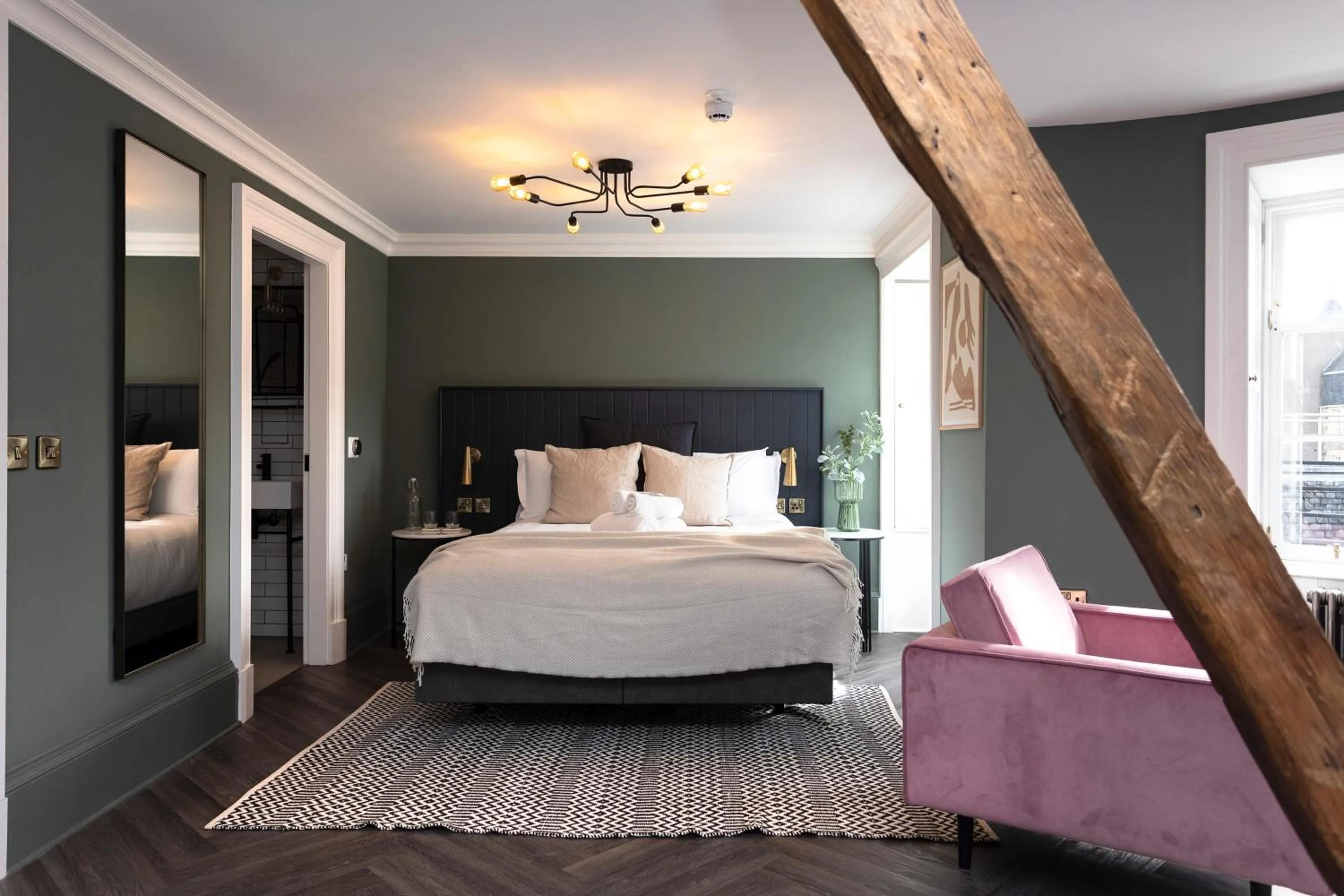 Bed in 29 Queen Street Aparthotel