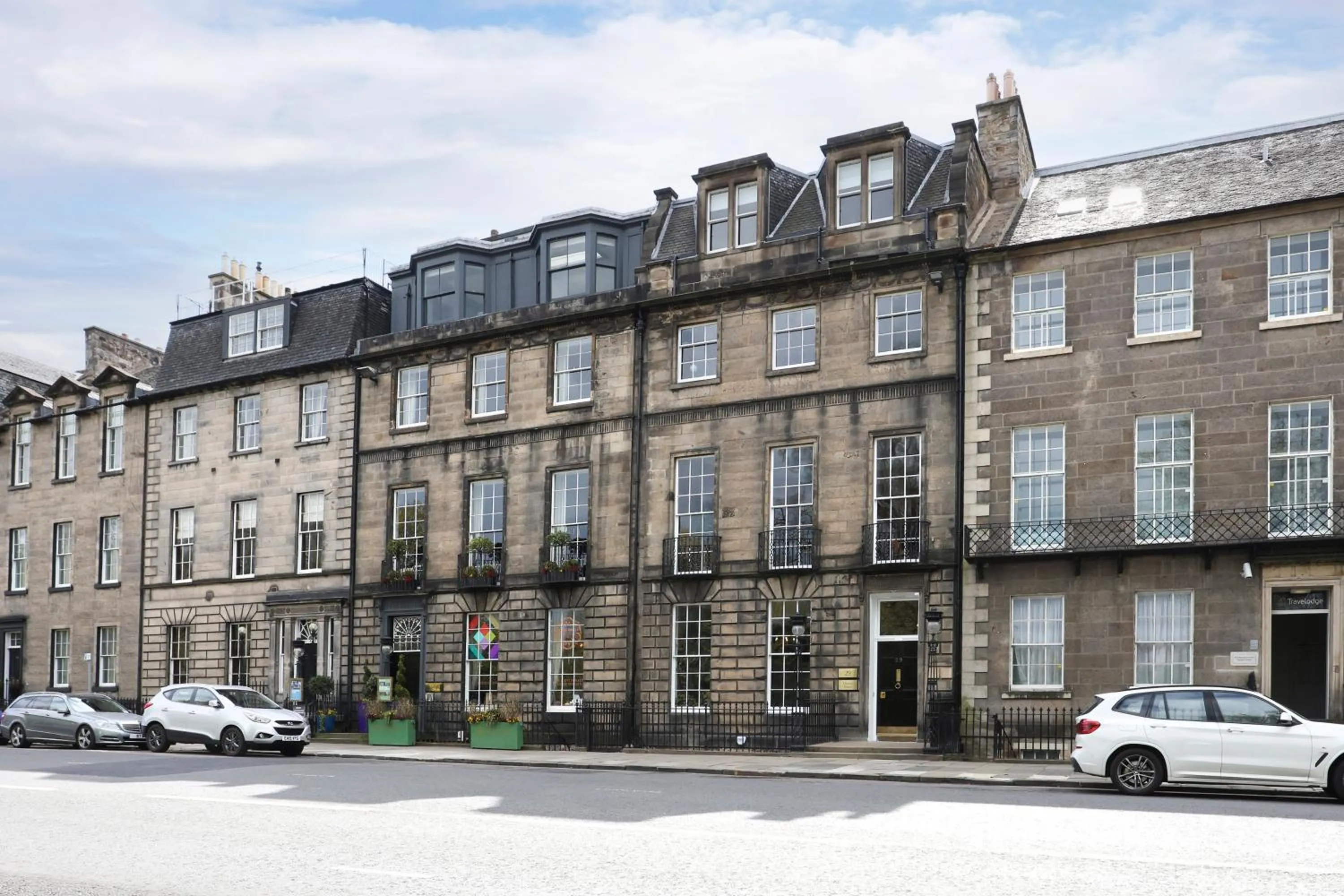 Property building in 29 Queen Street Aparthotel