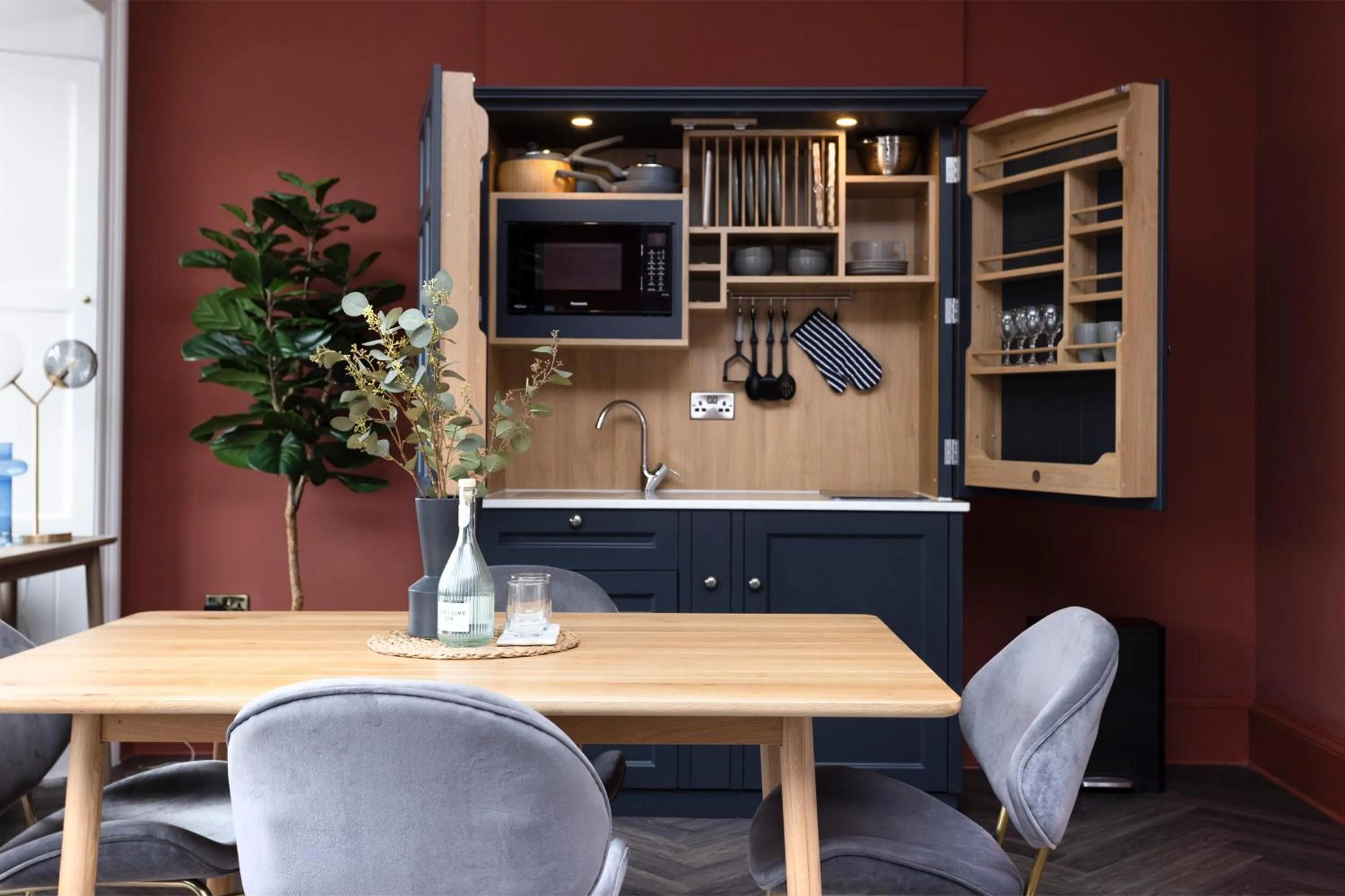 Dining area in 29 Queen Street Aparthotel