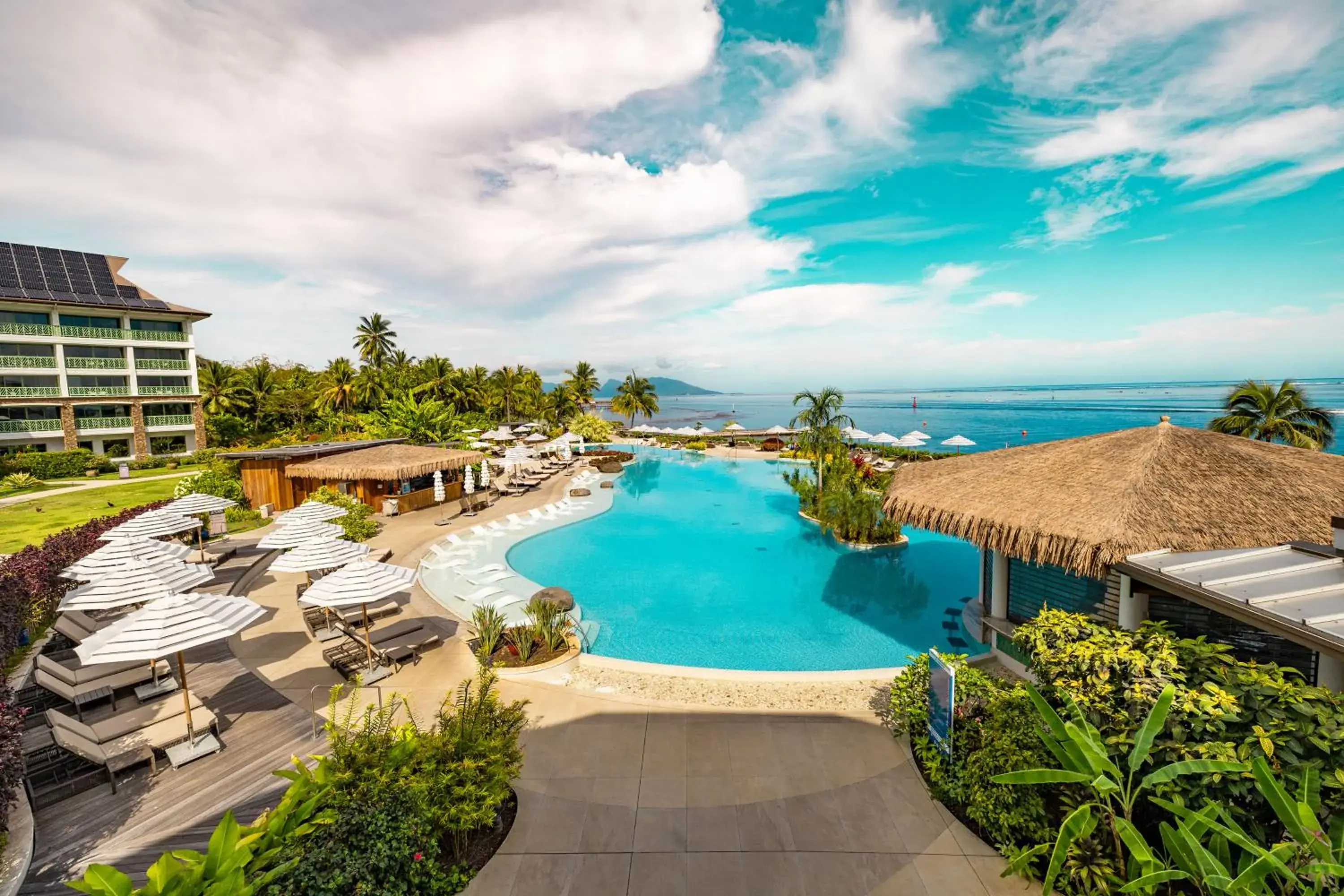 Swimming pool in Hilton Hotel Tahiti Swimming pool in Hilton Hotel Tahiti
