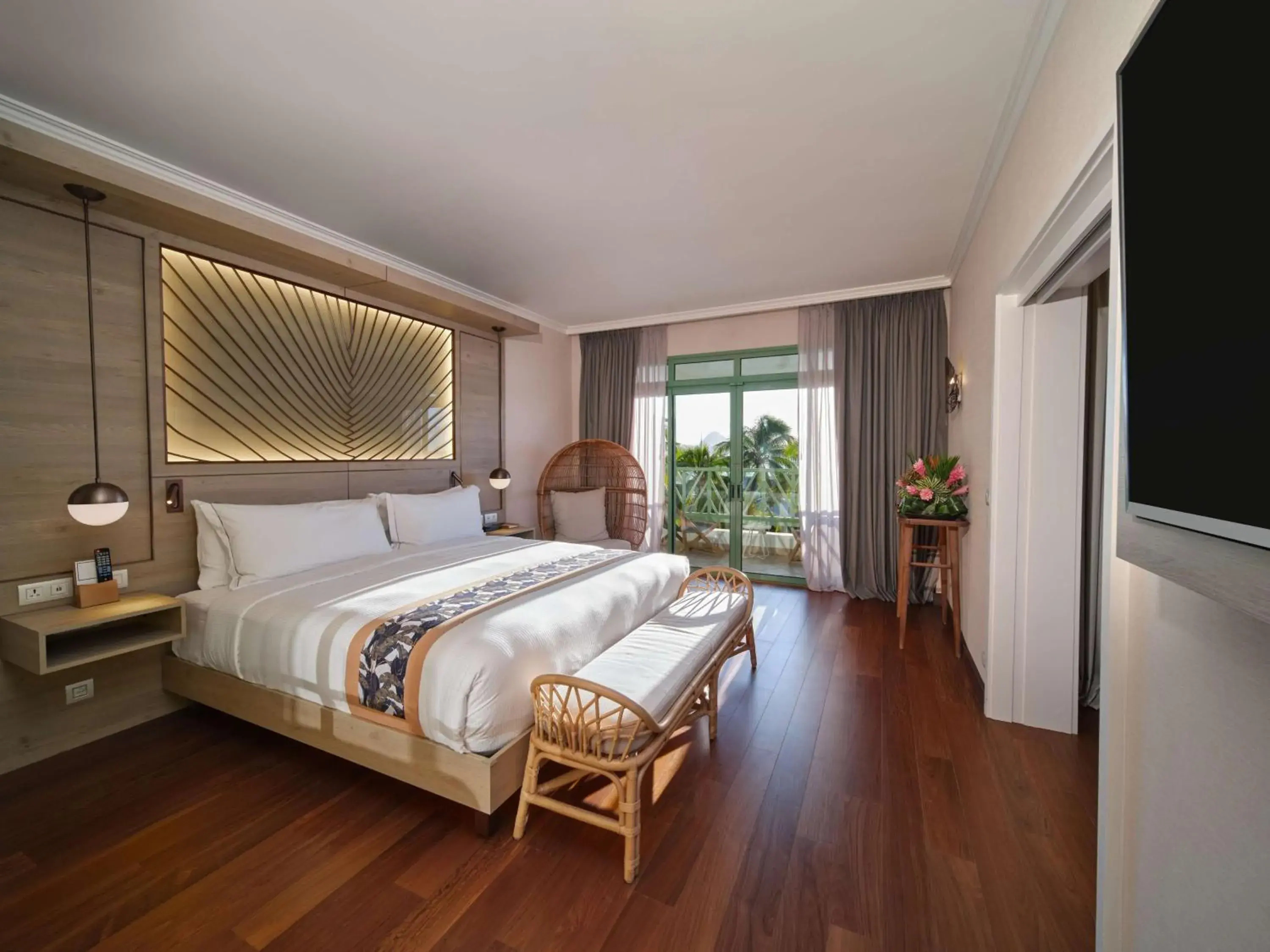 King Suite with Ocean View in Hilton Hotel Tahiti King Suite with Ocean View in Hilton Hotel Tahiti