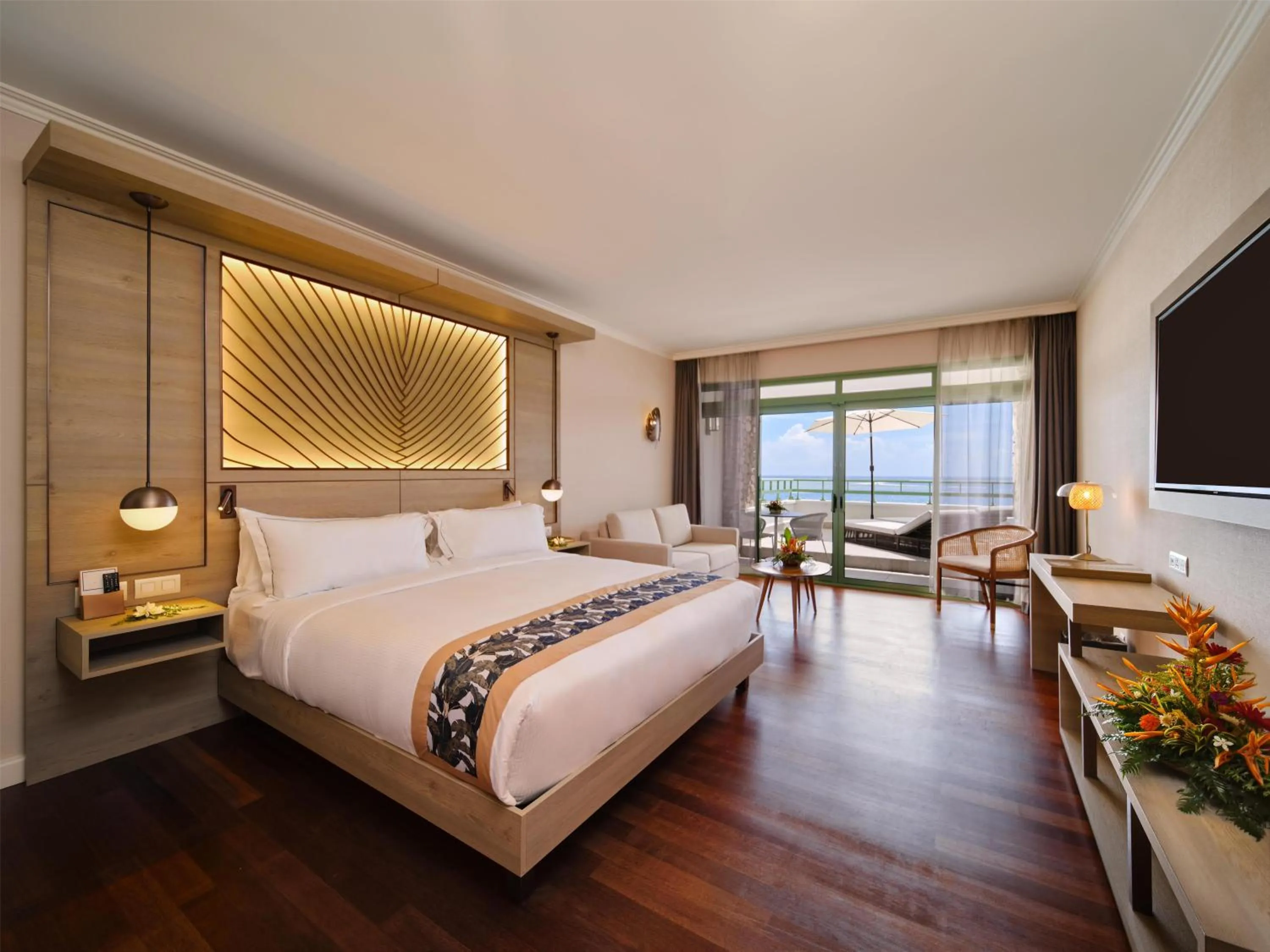 Living room, Bed in Hilton Hotel Tahiti