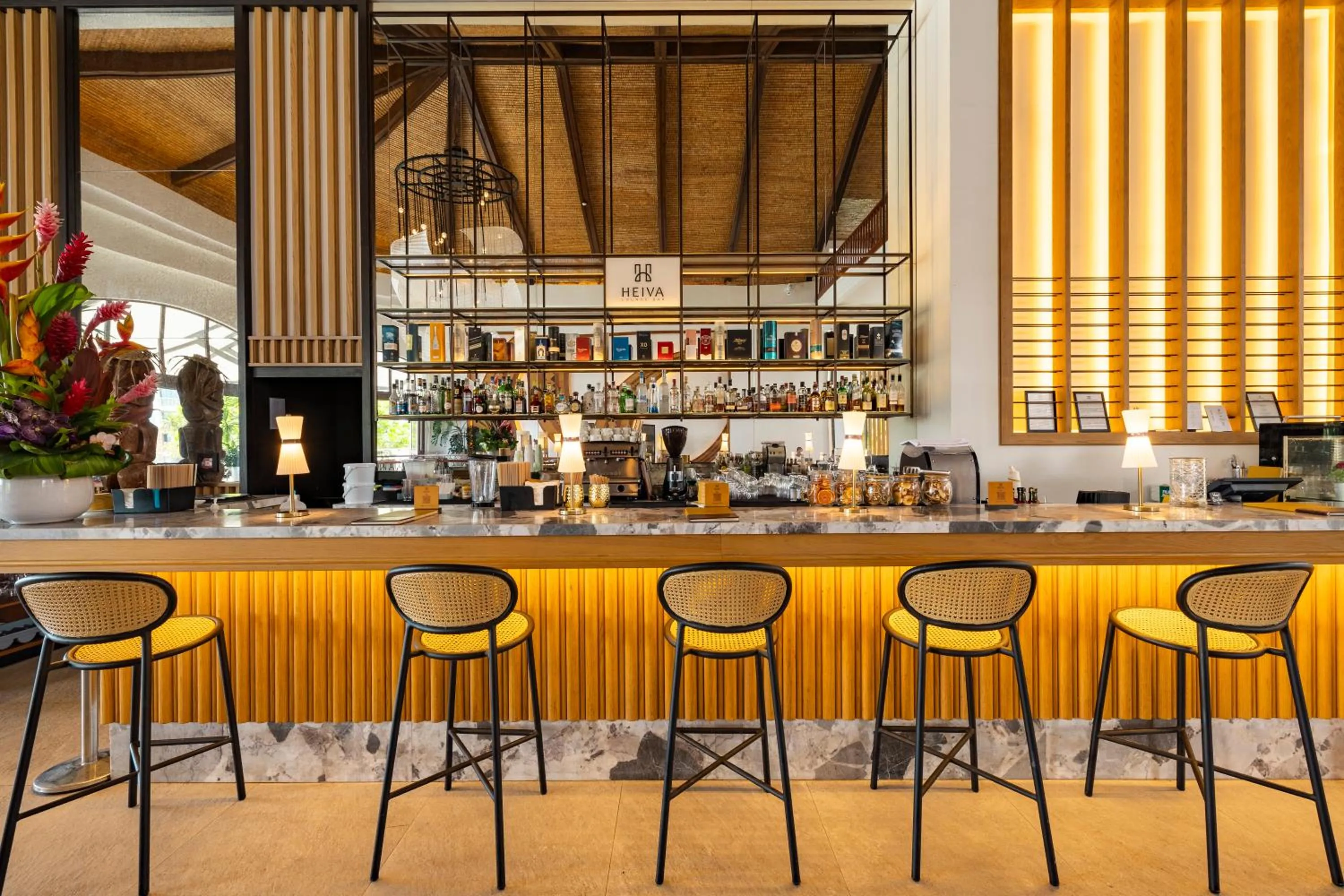 Lounge or bar in Hilton Hotel Tahiti