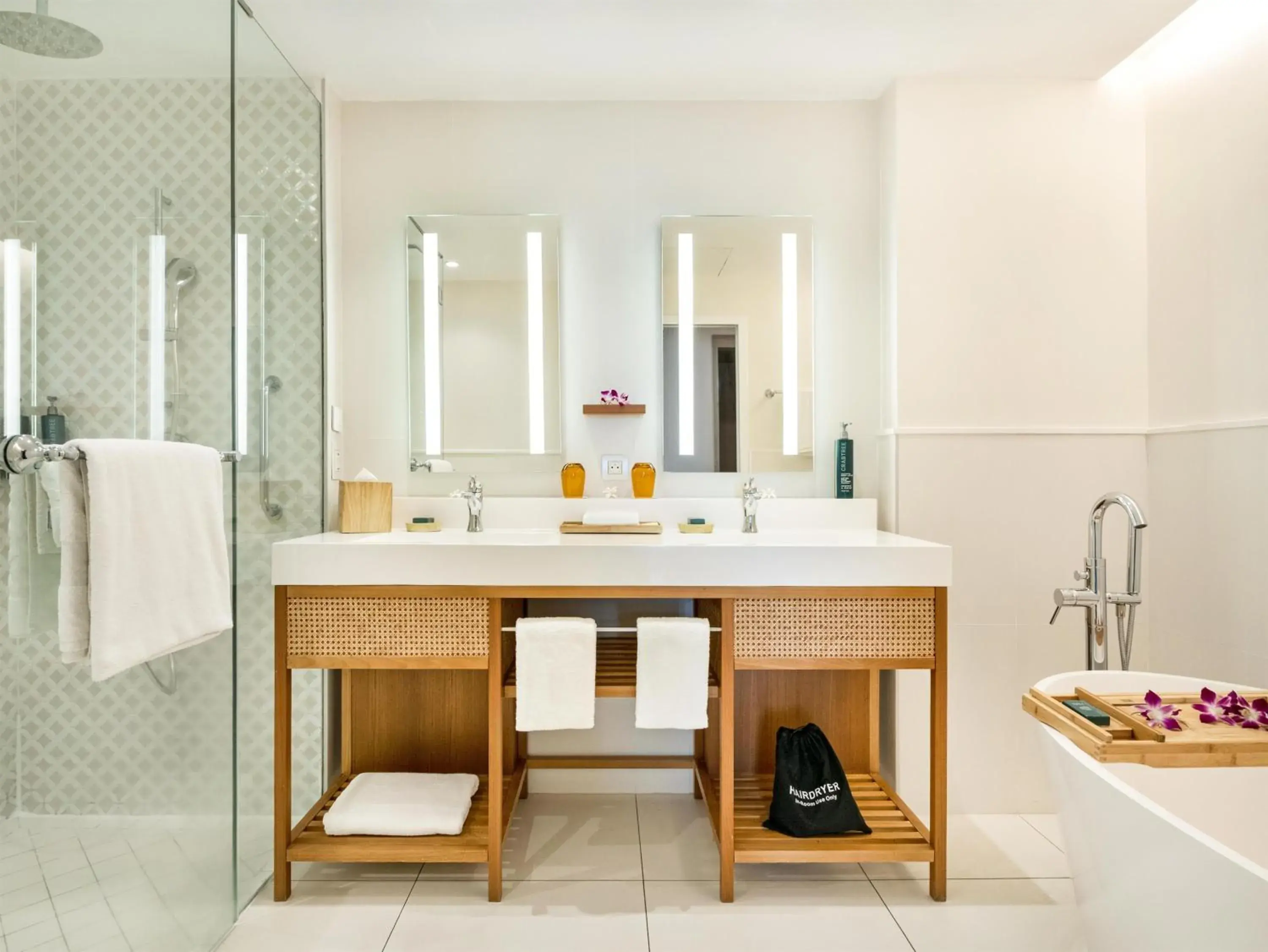 Bathroom in Hilton Hotel Tahiti Bathroom in Hilton Hotel Tahiti