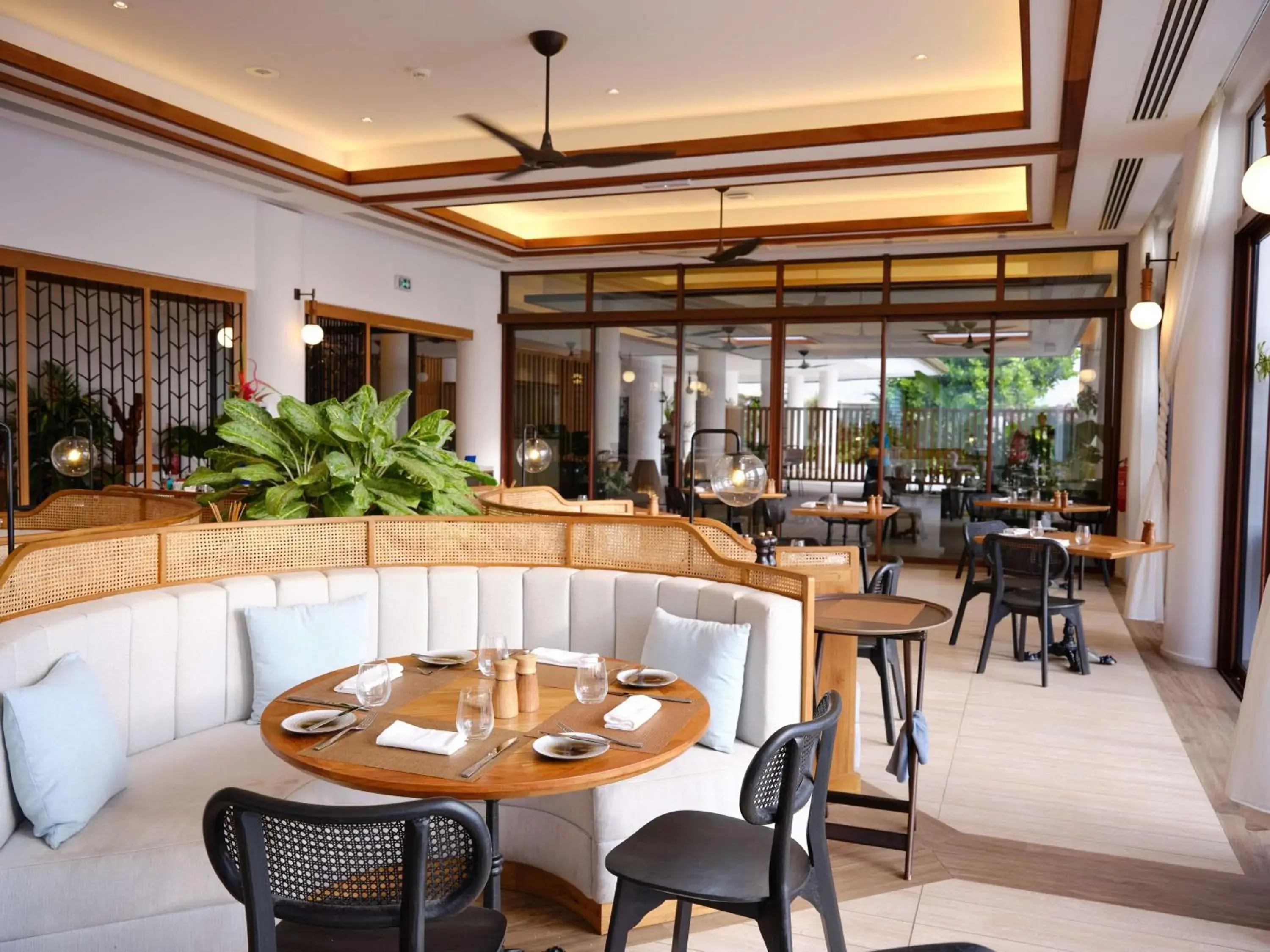 Restaurant/places to eat in Hilton Hotel Tahiti Restaurant/places to eat in Hilton Hotel Tahiti