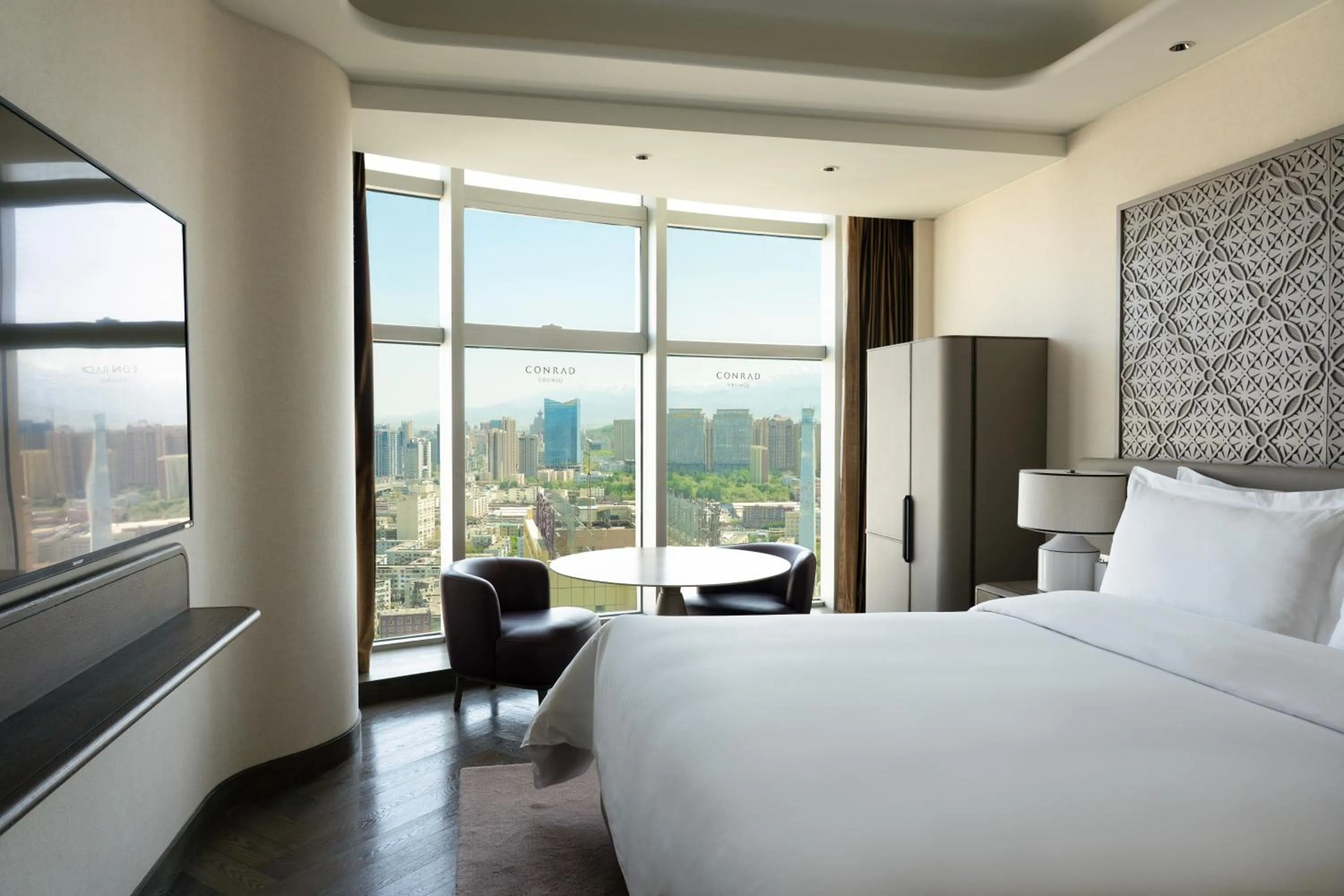 Photo of the whole room, Bed in Conrad Urumqi