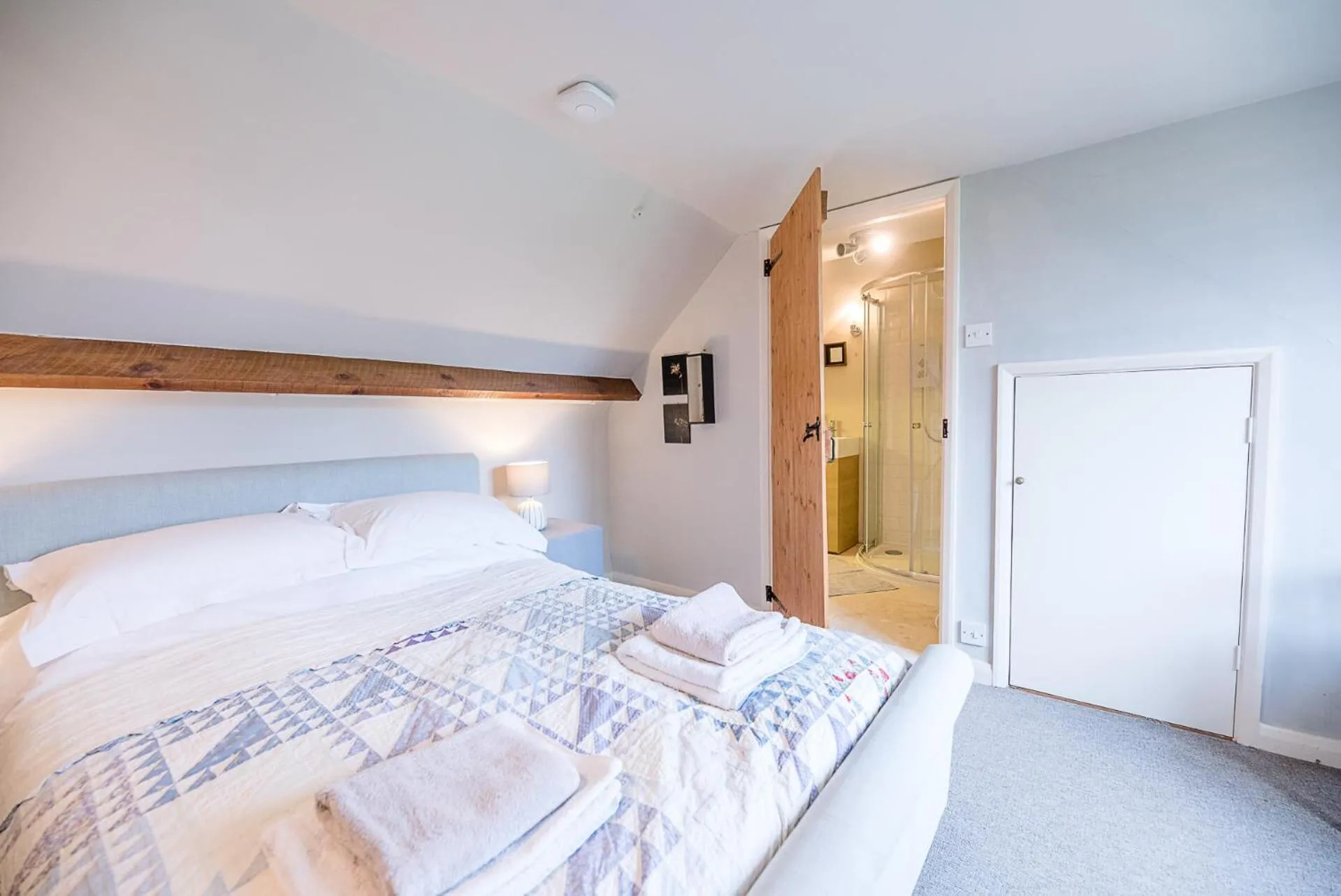 Bedroom, Bed in Red House Loft, East Green