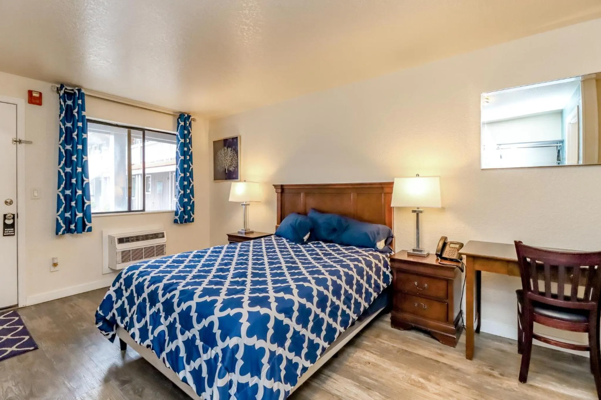 Bed in Belfair Motel