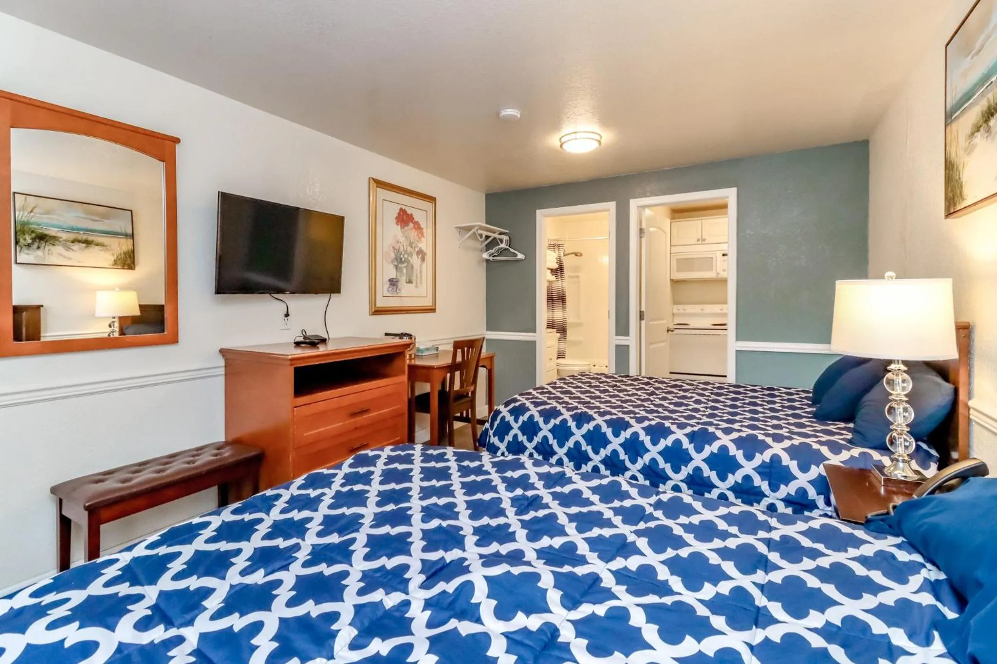 Bed in Belfair Motel