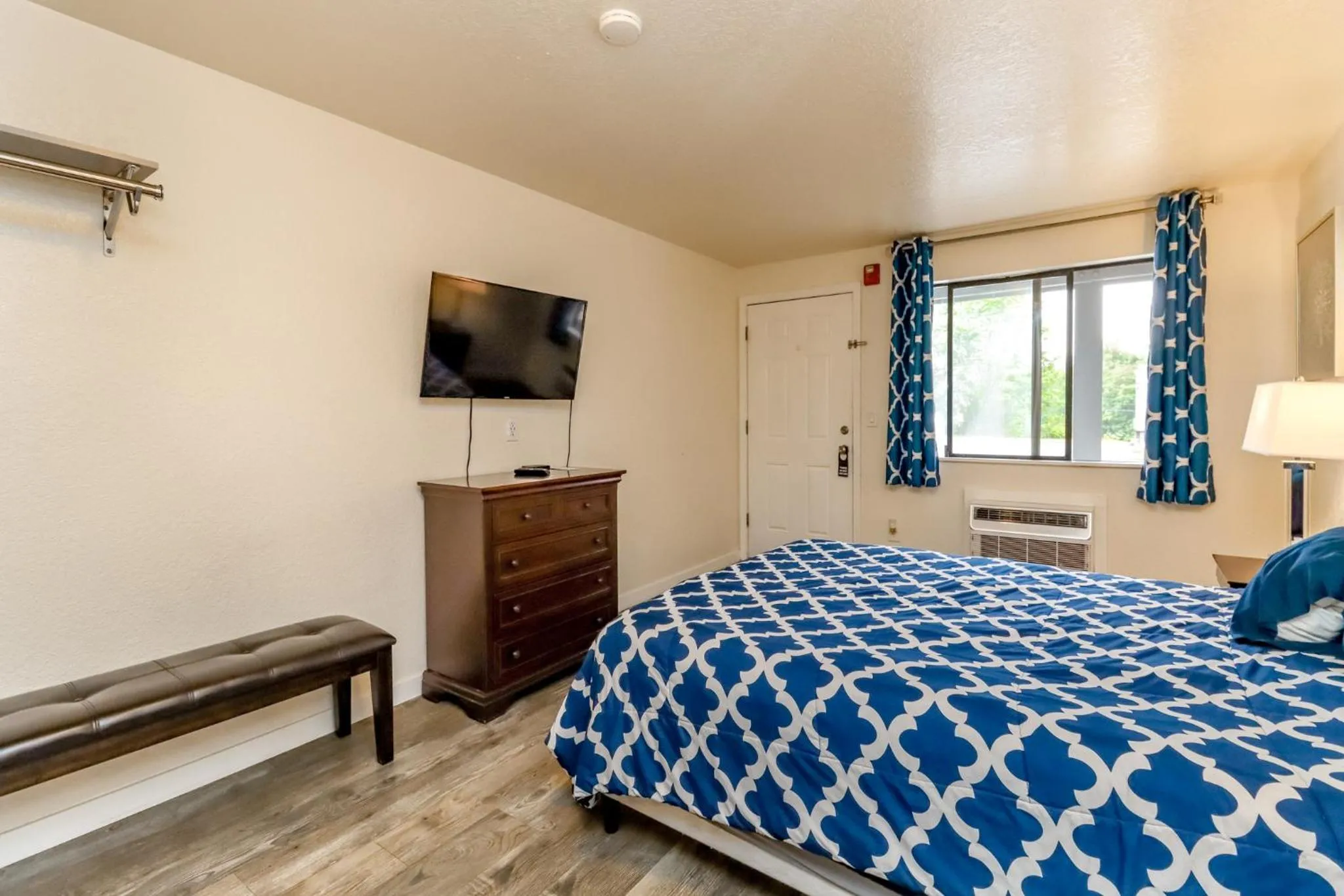 Bed in Belfair Motel