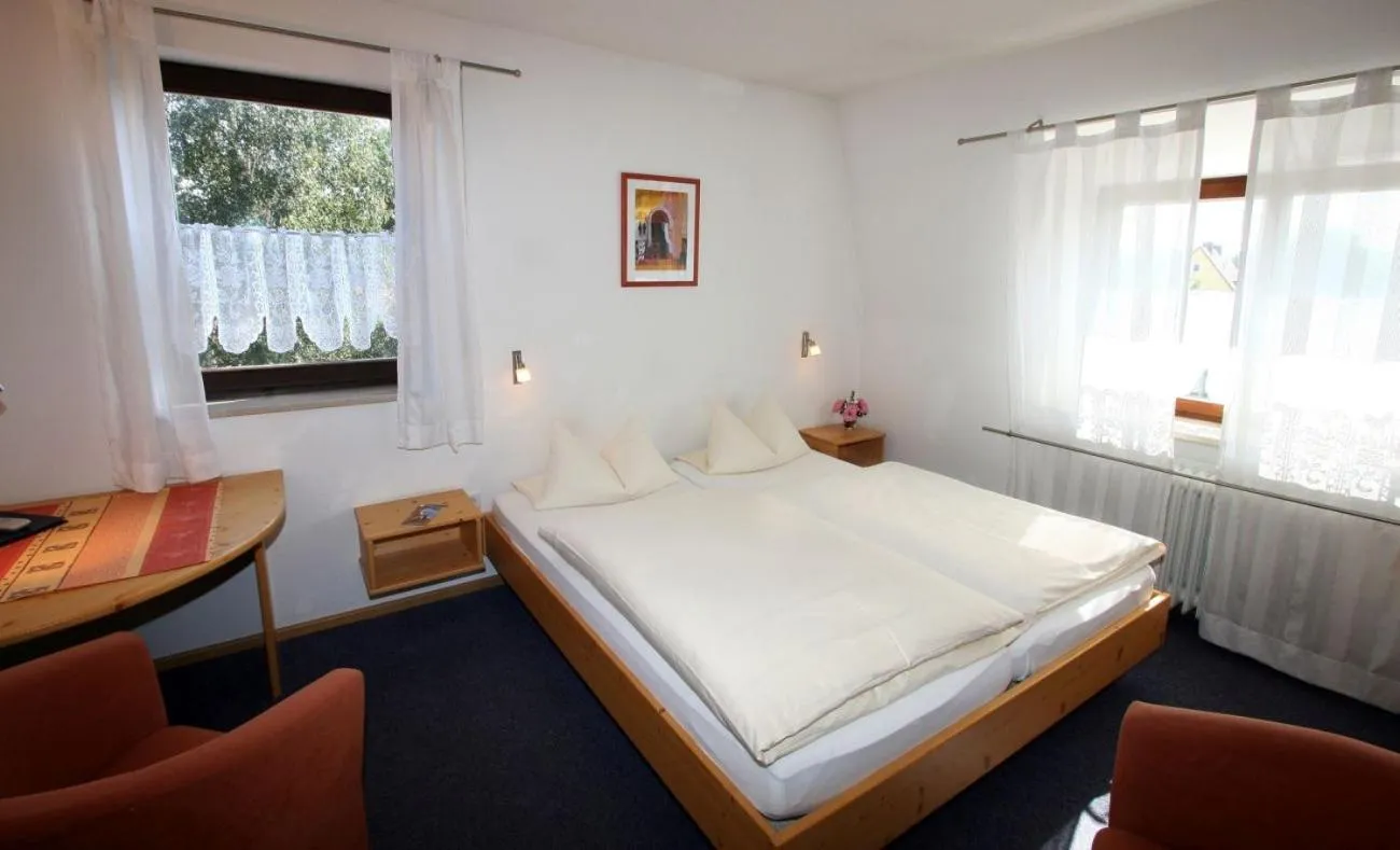 Bed in Gasthaus Sindel-Buckel