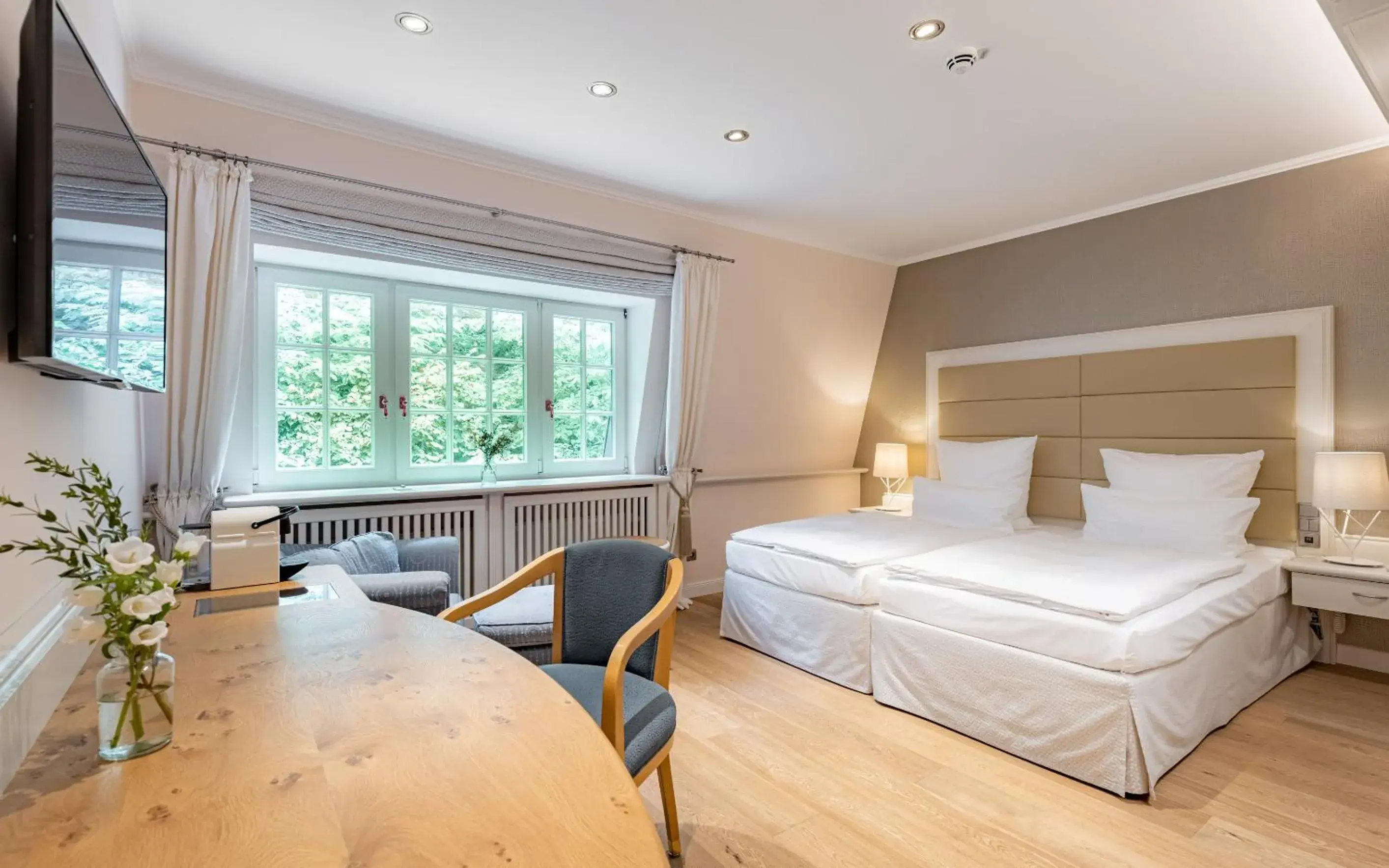 Photo of the whole room, Bed in Waldhaus Reinbek Photo of the whole room, Bed in Waldhaus Reinbek