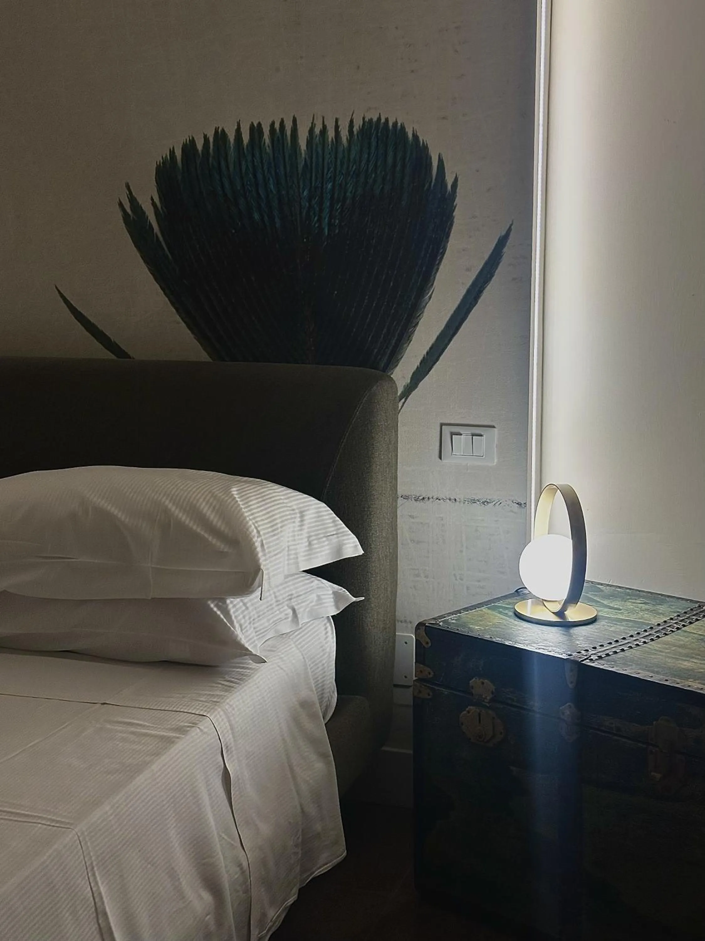 Decorative detail, Bed in Ginevra Boutique Rooms - Palazzo Leosini - Residenze D'Epoca