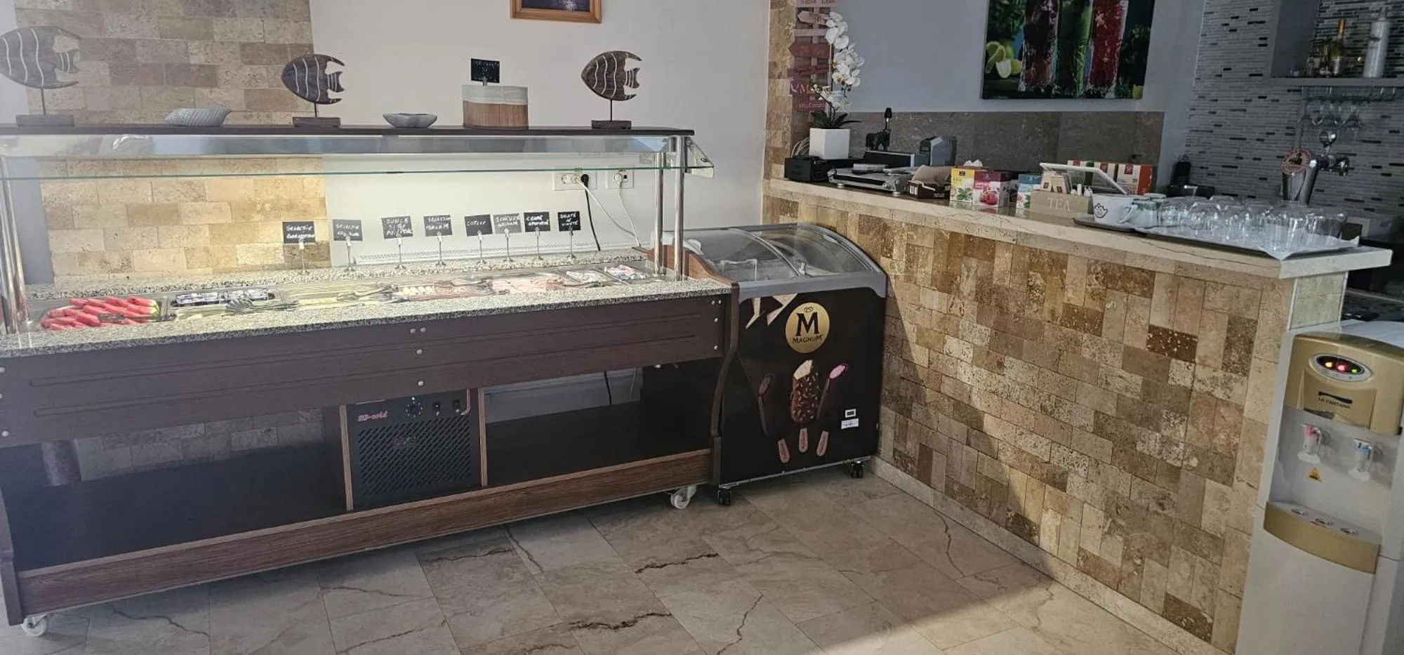 Breakfast in Roca Del Mar