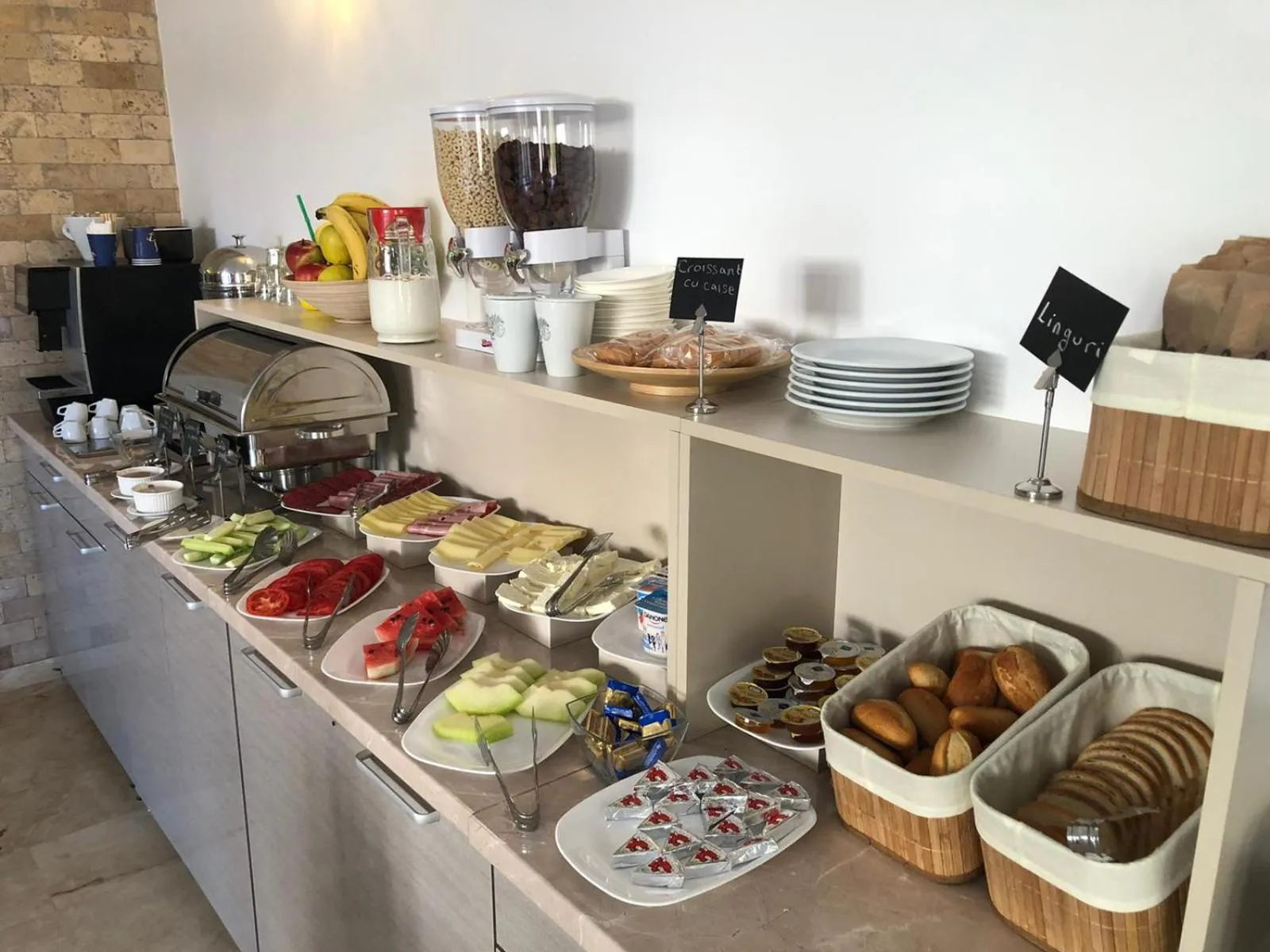 Food and drinks in Roca Del Mar