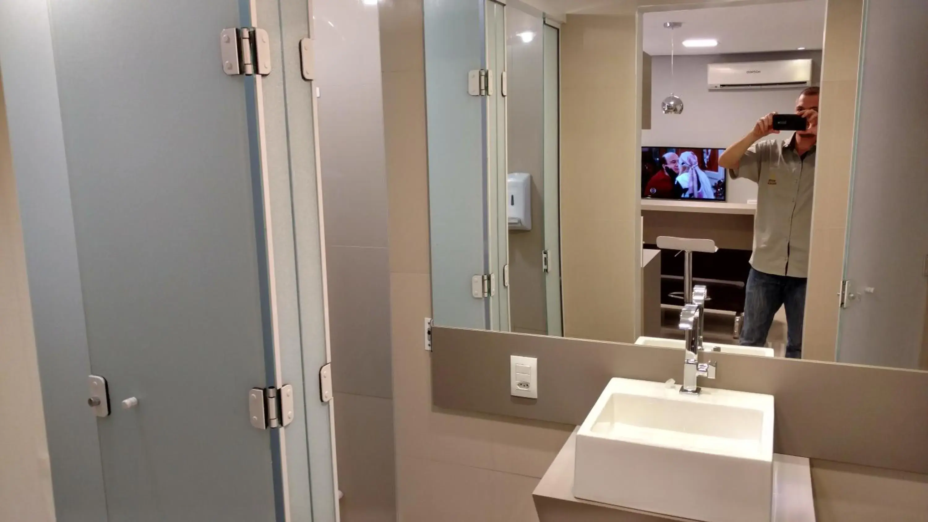 Bathroom in Hotel Palmas Executivo Bathroom in Hotel Palmas Executivo