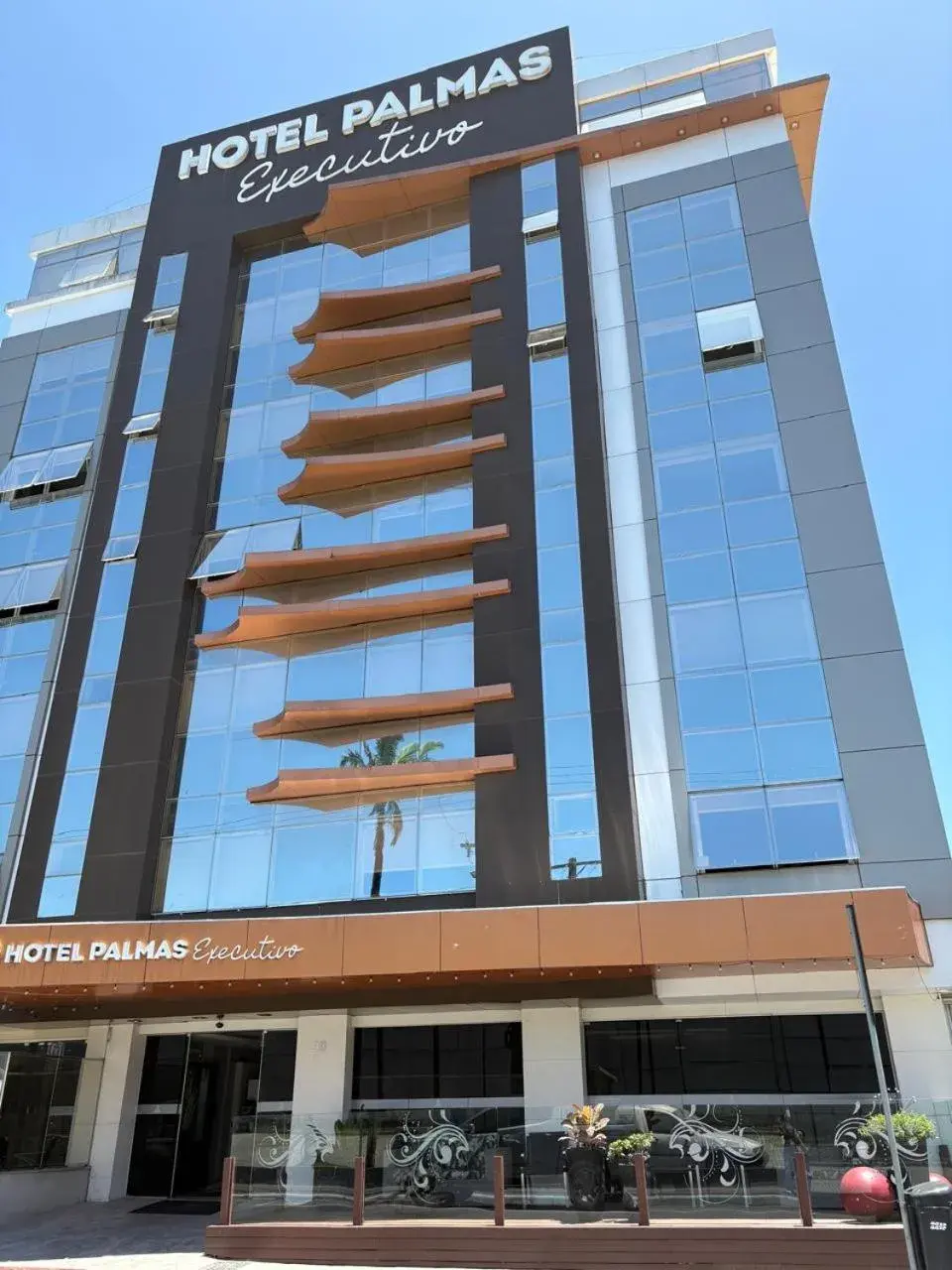 Facade/entrance in Hotel Palmas Executivo Facade/entrance in Hotel Palmas Executivo