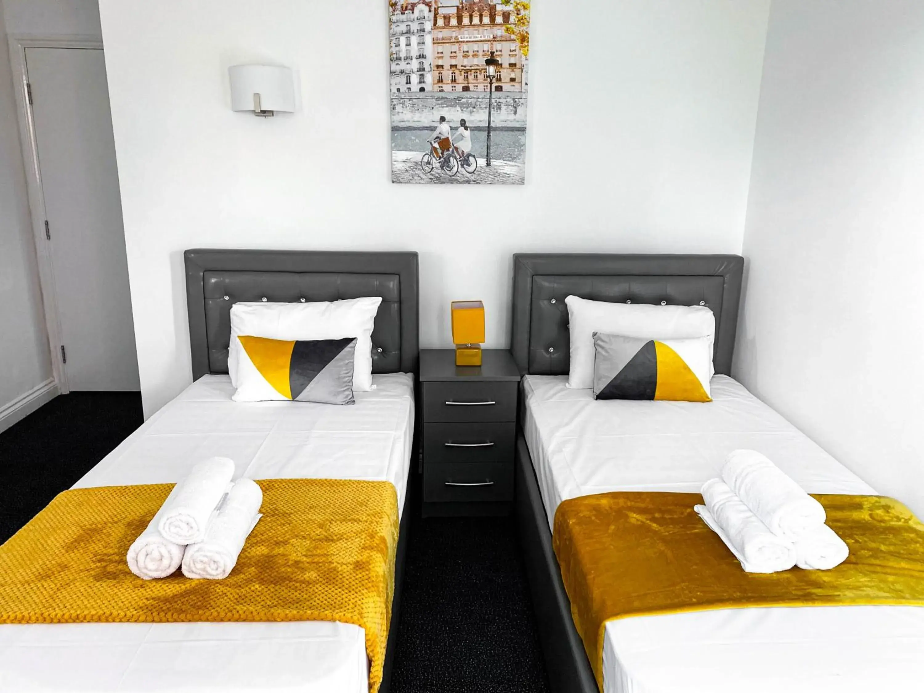 Standard Twin Room with Garden View in WNS Hotel Standard Twin Room with Garden View in WNS Hotel