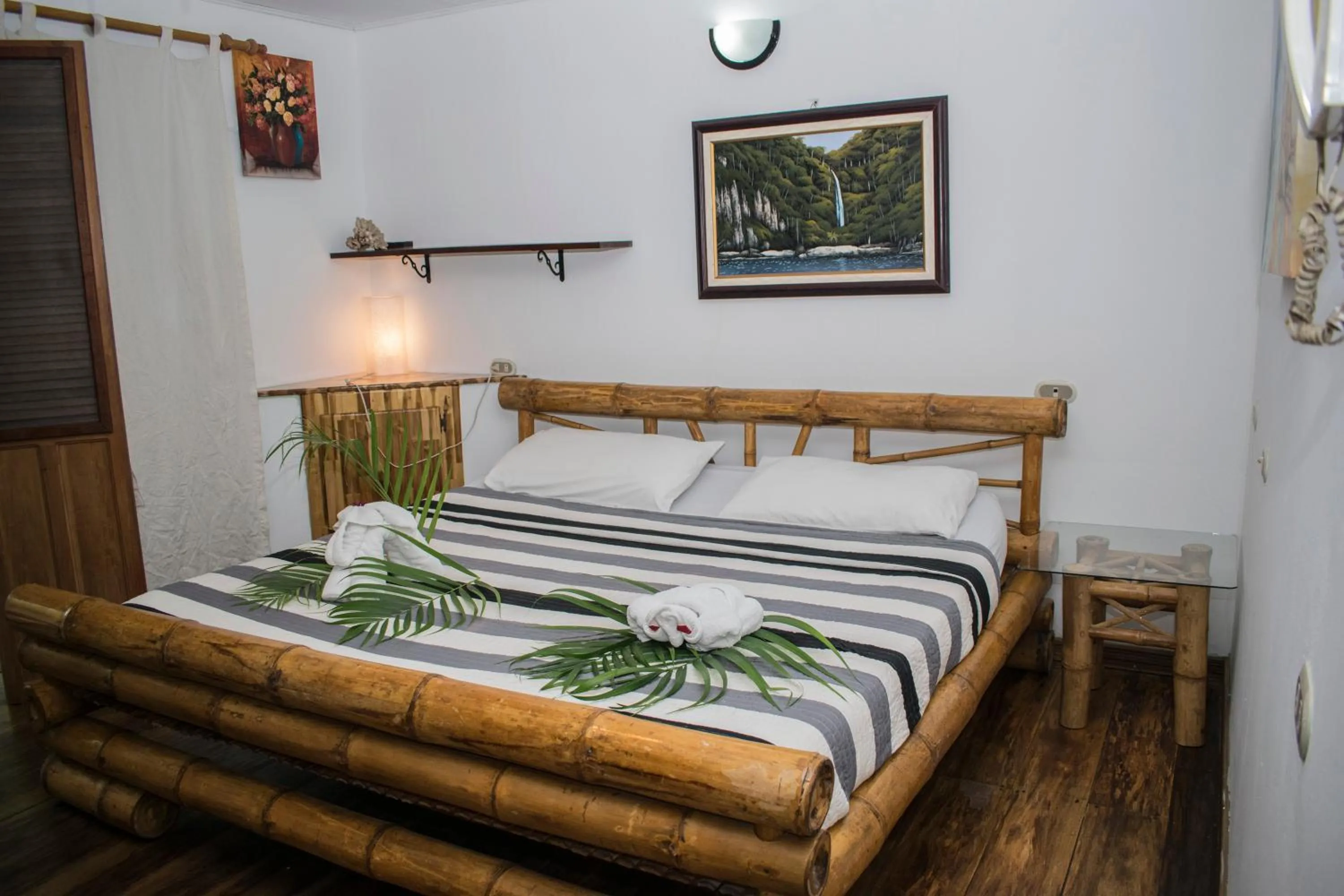 Bedroom, Bed in Hotel Bugabutik